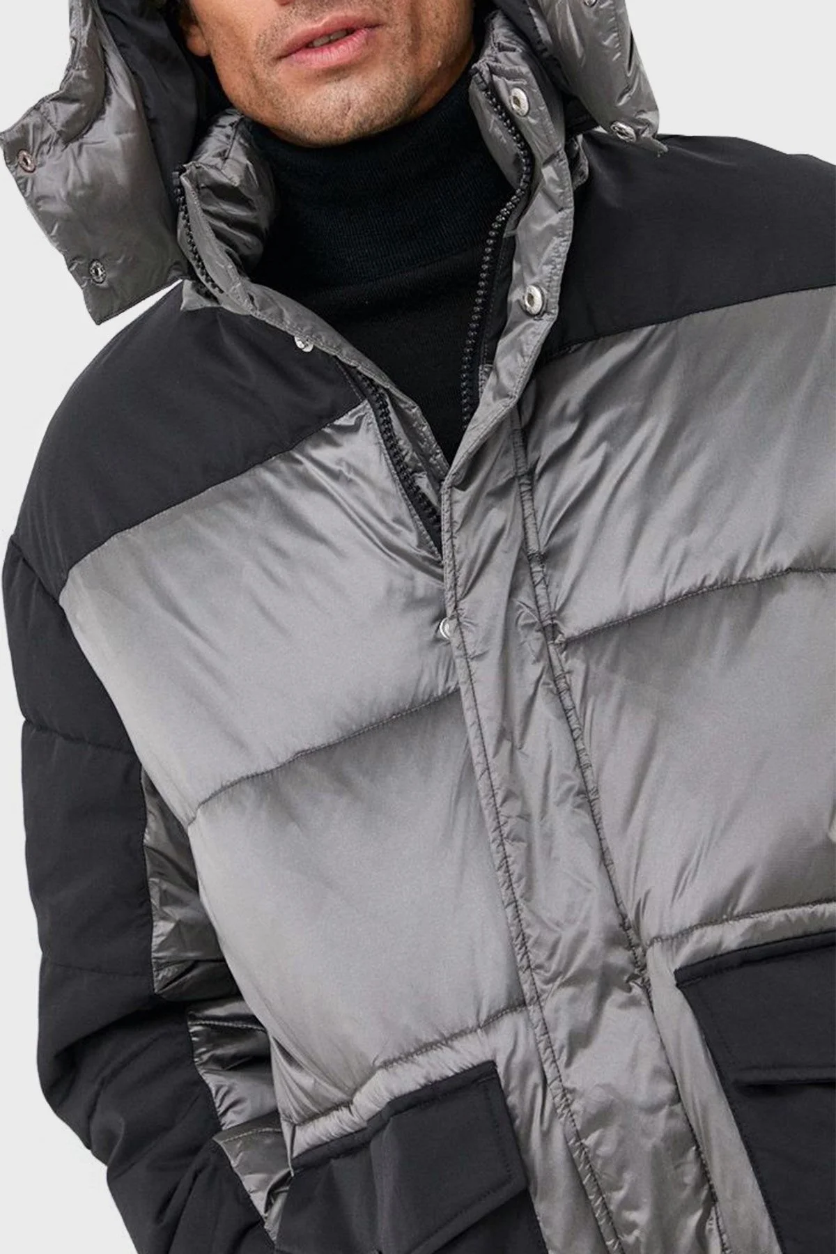 Armani Exchange Relaxed Fit Çıkarılabilir Kapüşonlu Şişme Erkek Mont 6LZK34 ZNWHZ 7900 SİYAH - 3