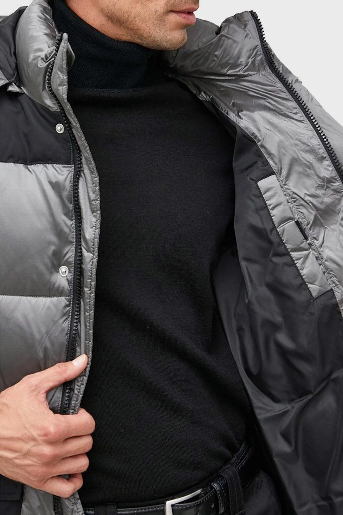 Armani Exchange Relaxed Fit Çıkarılabilir Kapüşonlu Şişme Erkek Mont 6LZK34 ZNWHZ 7900 SİYAH - 4