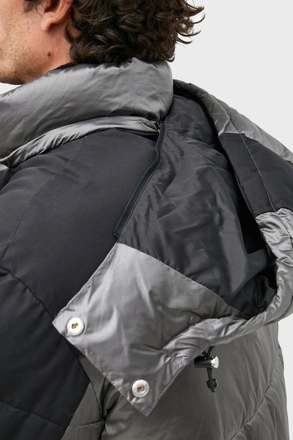 Armani Exchange Relaxed Fit Çıkarılabilir Kapüşonlu Şişme Erkek Mont 6LZK34 ZNWHZ 7900 SİYAH - 5