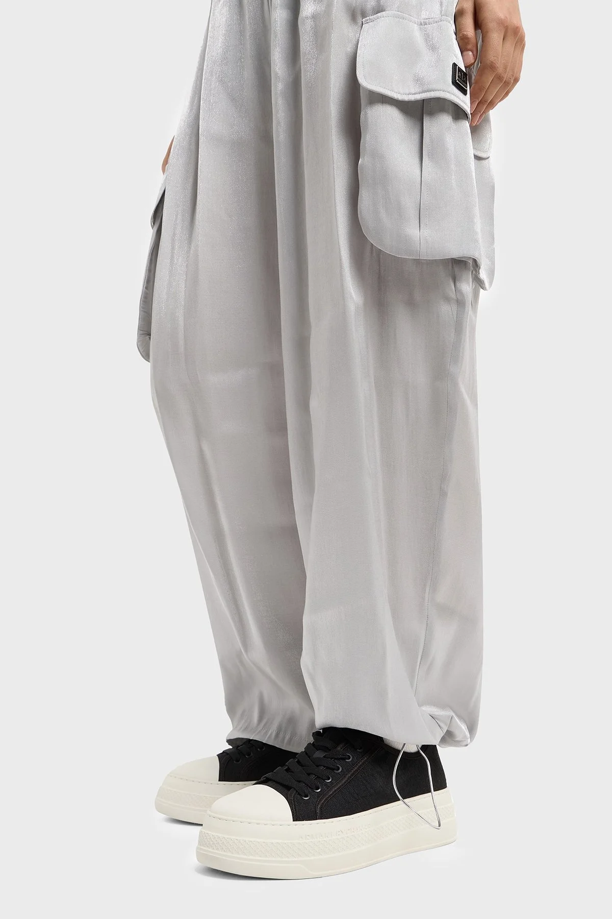 Armani Exchange Relaxed Fit Lastikli Paça Simli Saten Kargo Bayan Pantolon XW000139 AF10839 M8047 AÇIK GRİ - 3