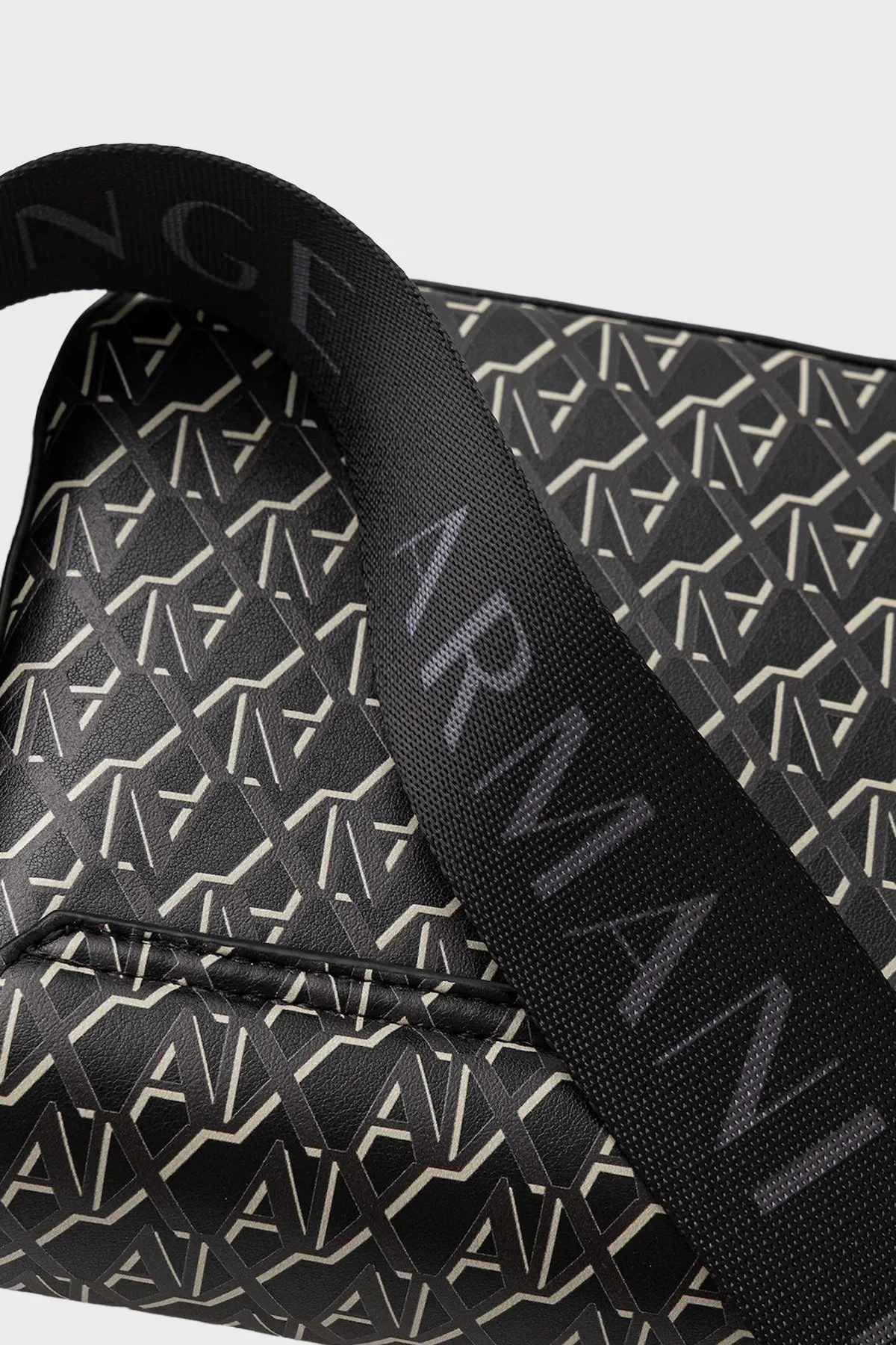 Armani Exchange Tamamı Logolu Çıkarılabilir Askılı Bayan Çanta XW001596 AF17145 MC043 SİYAH - 4