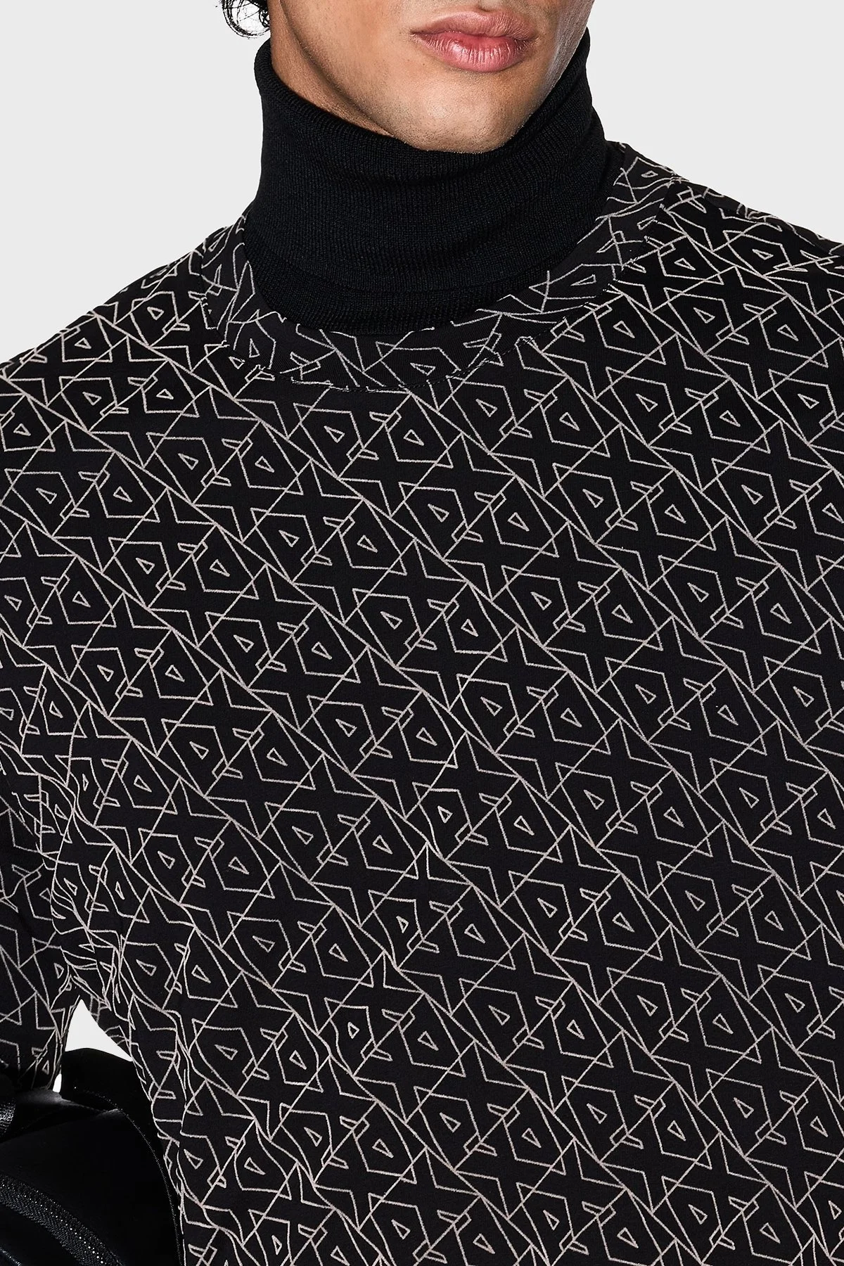 Armani Exchange Tamamı Logolu Pamuklu Regular Fit Bisiklet Yaka Erkek T Shirt XM001897 AF10356 FC196 SİYAH - 4