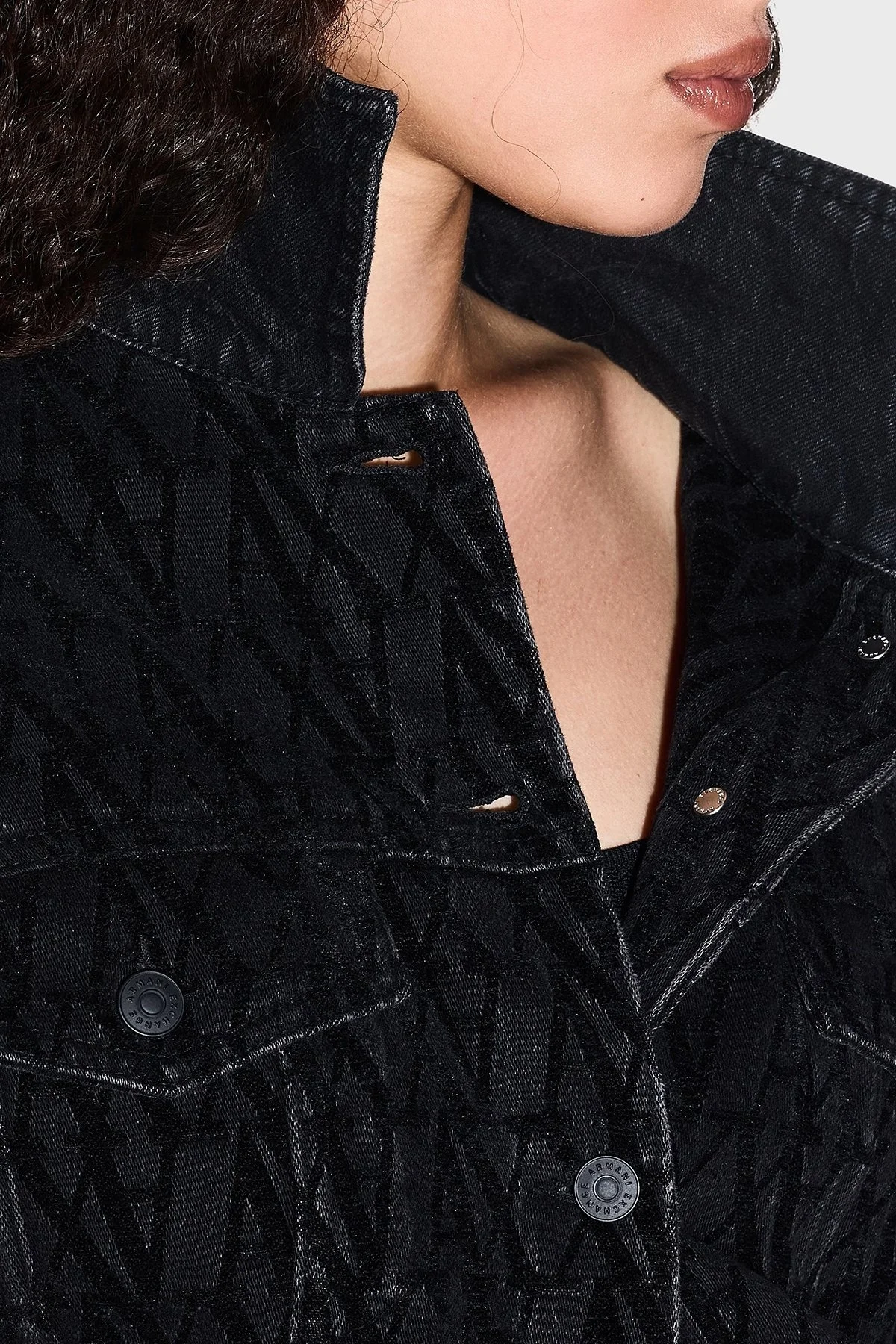 Armani Exchange Tamamı Logolu Pamuklu Regular Fit Kot Bayan Ceket XW000819 AF16092 FB180 SİYAH - 4