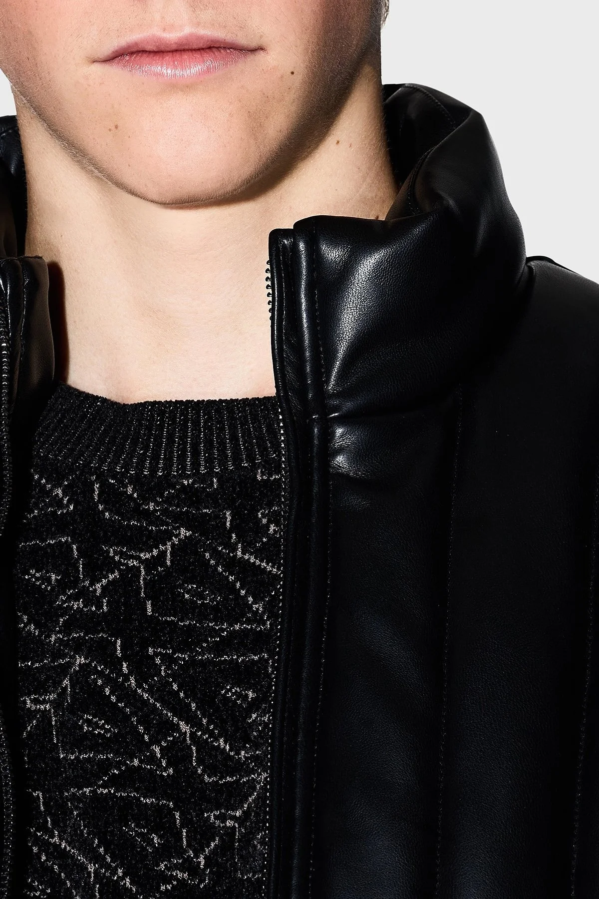 Armani Exchange Tamamı Logolu Regular Fit Bisiklet Yaka Erkek Kazak XM001330 AF16916 FC196 SİYAH - 4