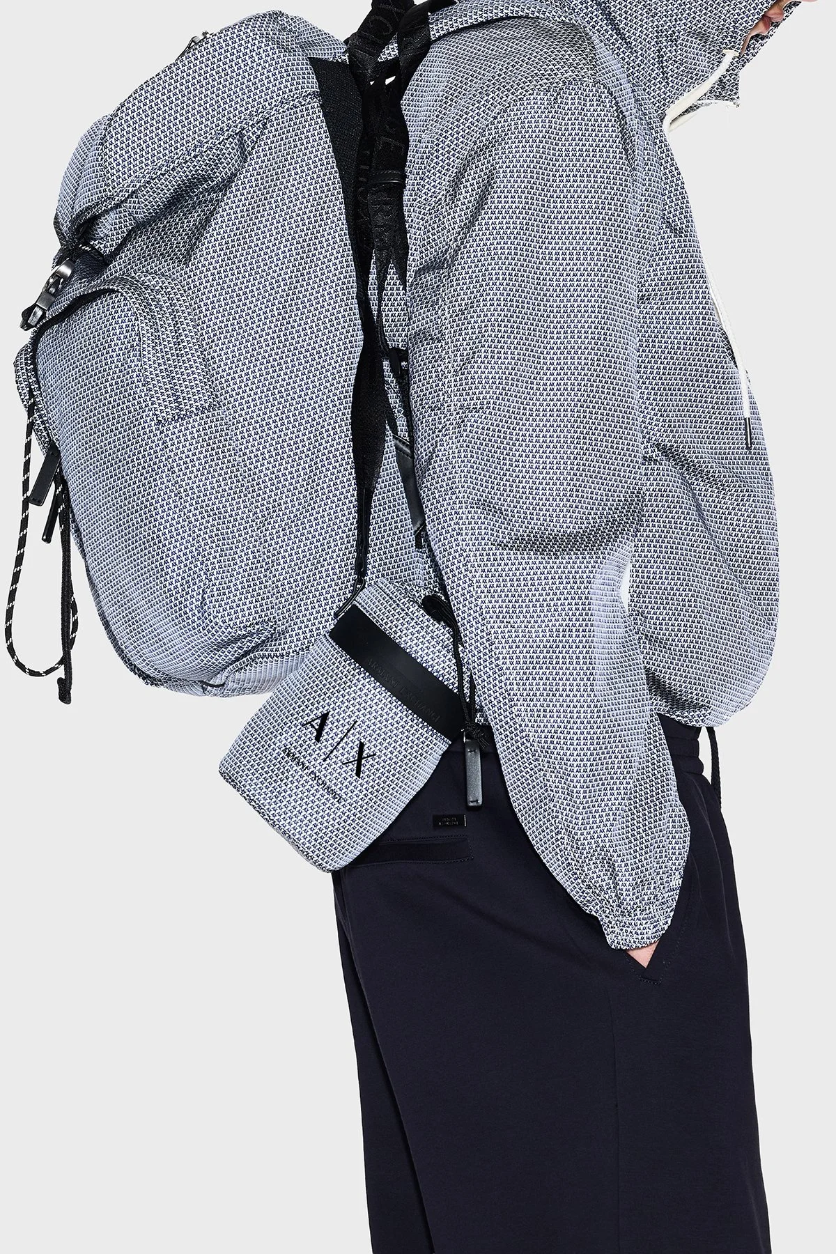 Armani Exchange Tamamı Logolu Regular Fit Kapüşonlu Erkek Ceket XM002260 AF15075 F1171 LACİVERT - 1