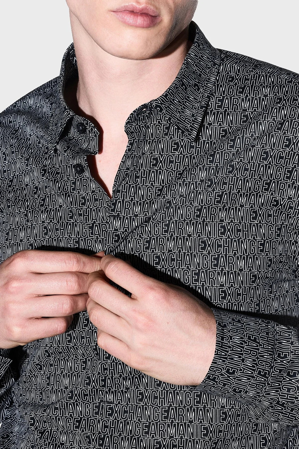 Armani Exchange Tamamı Logolu Slim Fit Uzun Kollu Erkek Gömlek XM000625 AF13184 FC342 Siyah - 4