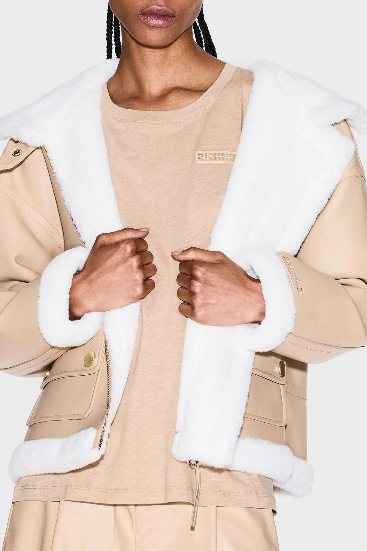 Armani Exchange Yumuşak Tüy Detaylı Relaxed Fit Klasik Yaka Kısa Bayan Mont XW000713 AF16389 U1051 BEJ - 4