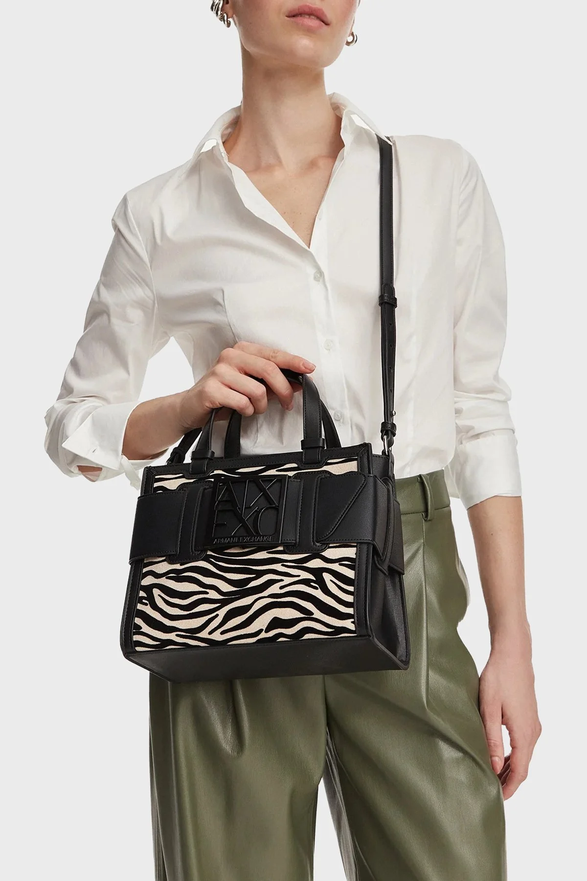 Armani Exchange Zebra Desenli Çıkarılabilir Askılı Kadın Çanta XW000392 AF26445 MC149 Siyah - 2