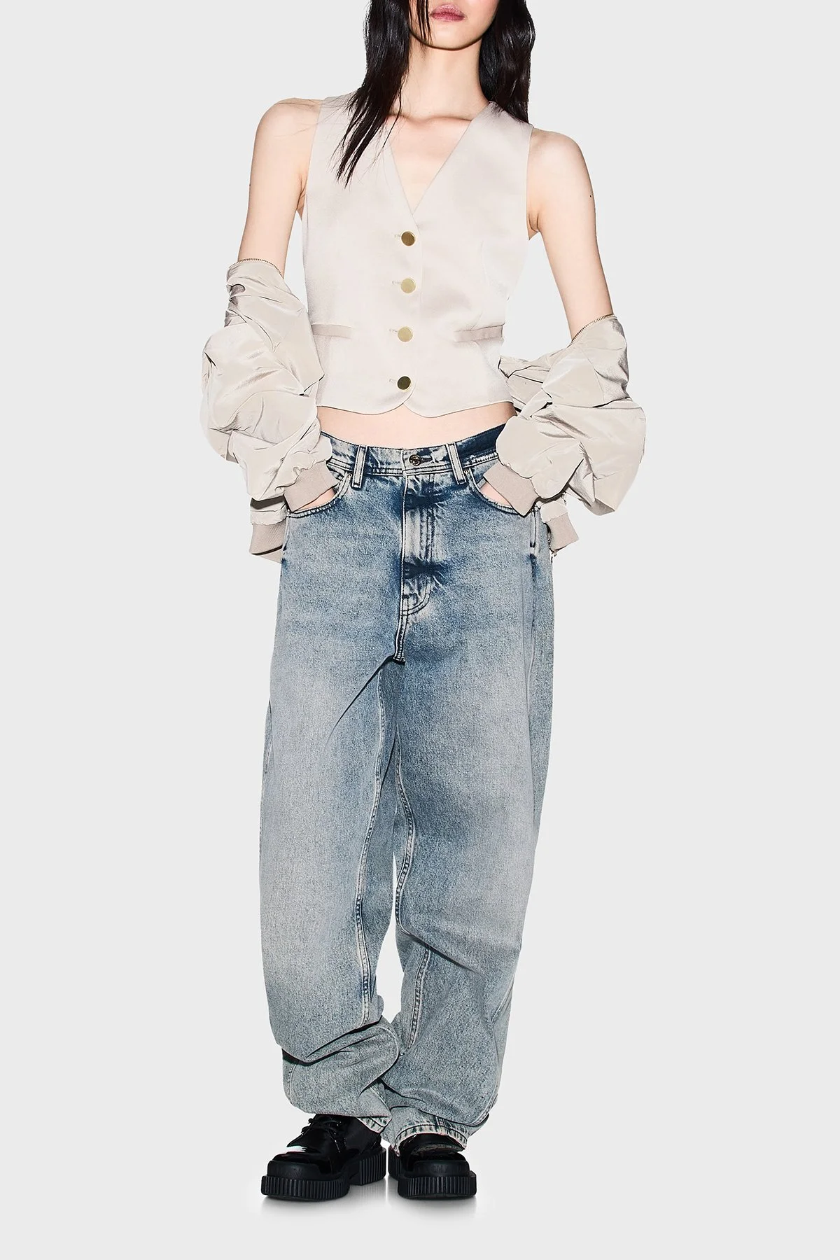 Armani Exchange Zincir Detaylı Regular Fit V Yaka Bayan Yelek XW001954 AF21553 U6223 BEJ - 2