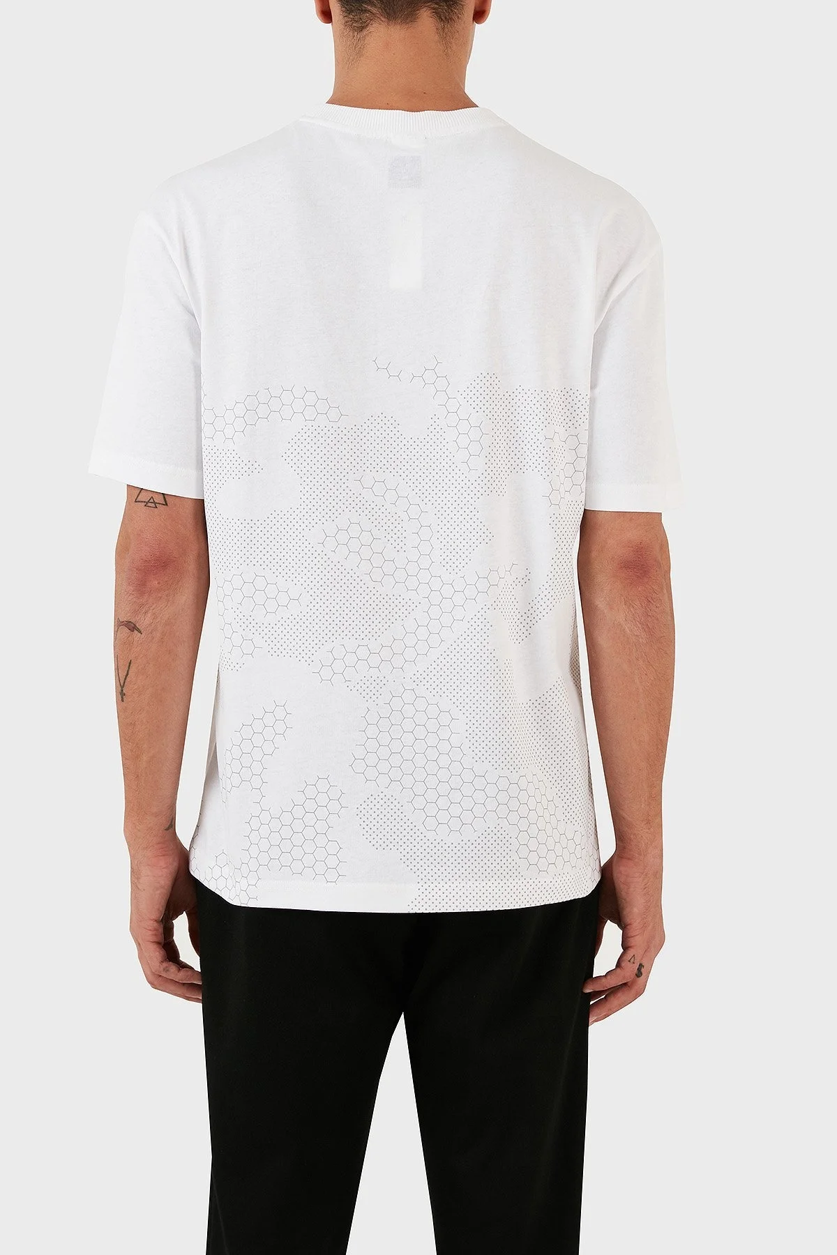 Boss Kamuflaj Baskılı Logo Rozetli % 100 Pamuk Regular Fit Bisiklet Yaka Jarse Erkek T Shirt 50503086 100 BEYAZ - 2