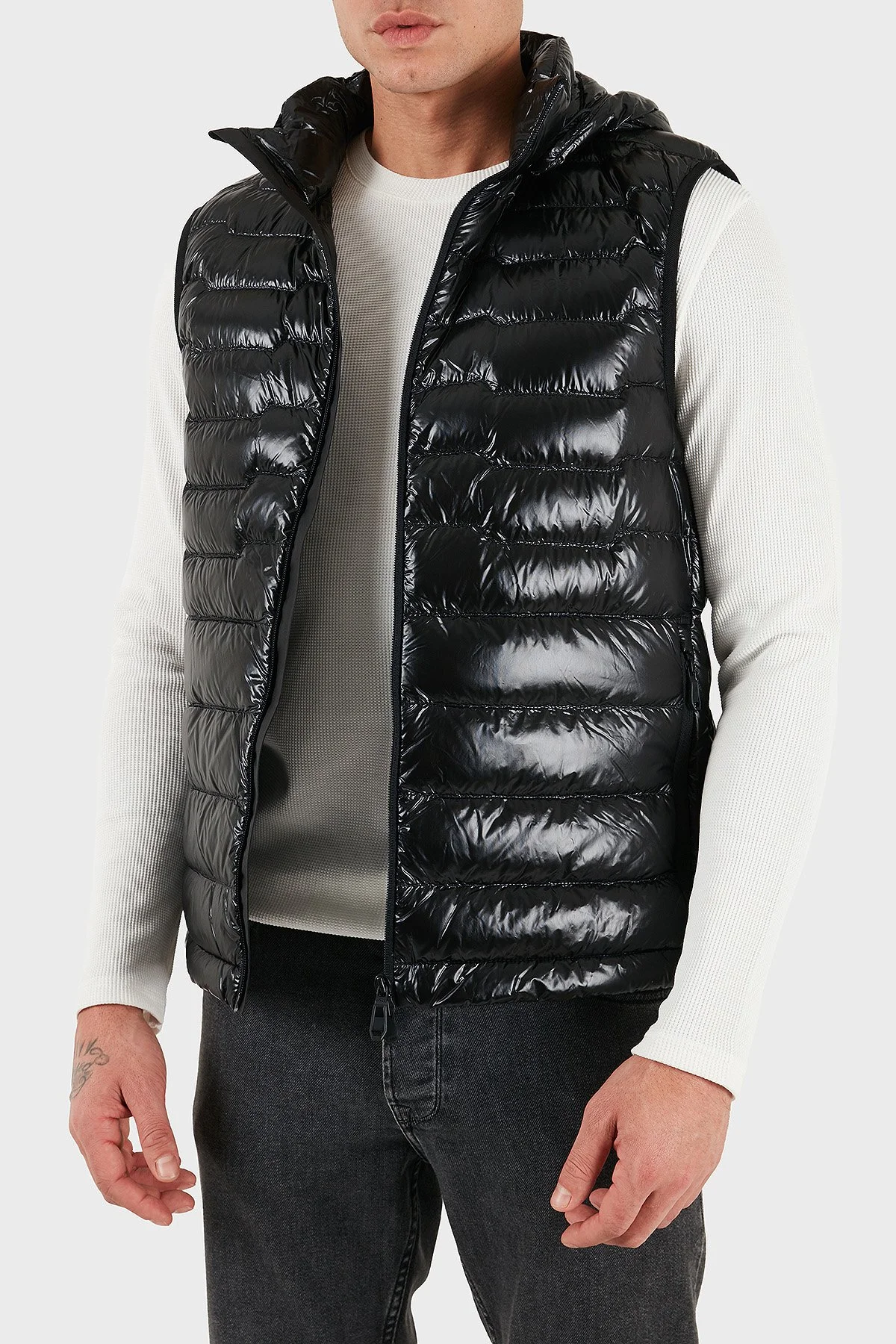 Boss Kapitoneli Regular Fit Kapüşonlu Su İtici Parlak Şişme Erkek Yelek 50548848 001 SİYAH - 1