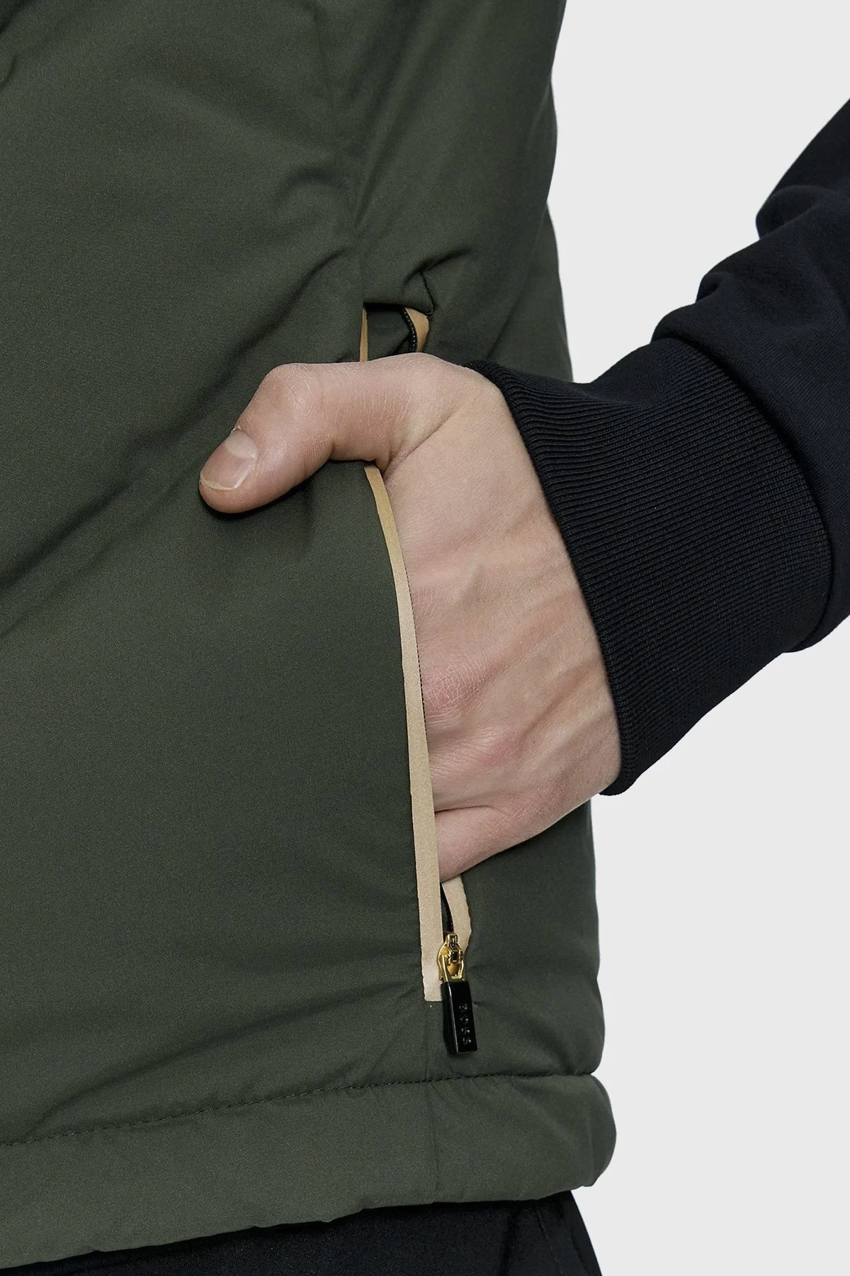 Boss Kuş Tüyü Dolgulu Su İtici Regular Fit Şişme Erkek Yelek 50504776 379 HAKİ - 5