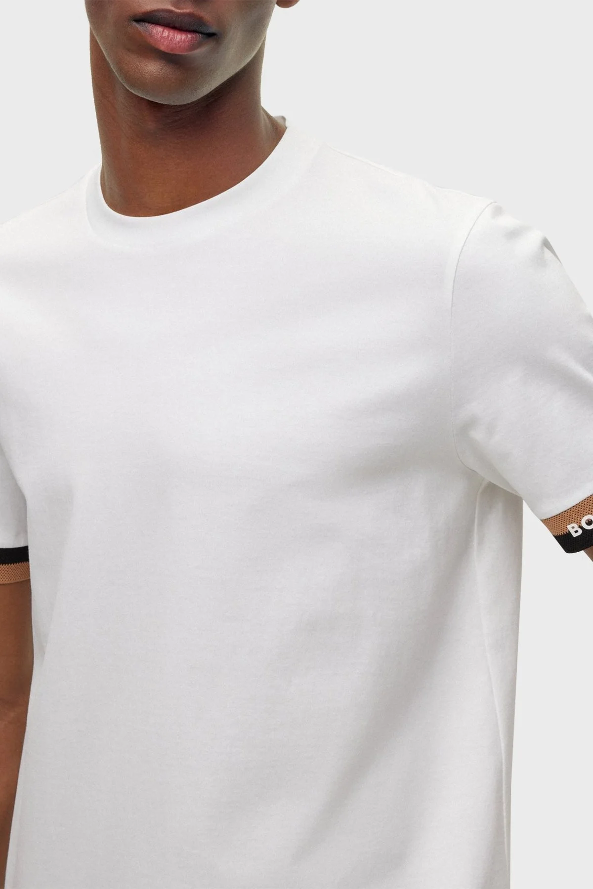Boss Logo Manşetli Merserize Pamuklu Regular Fit Erkek T Shirt 50483132 100 BEYAZ - 4