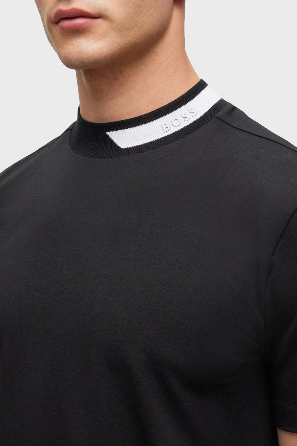 Boss Logo Şeritli Dik Yaka Jakarlı Pamuklu Regular Fit Erkek T Shirt 50501242 001 SİYAH - 2