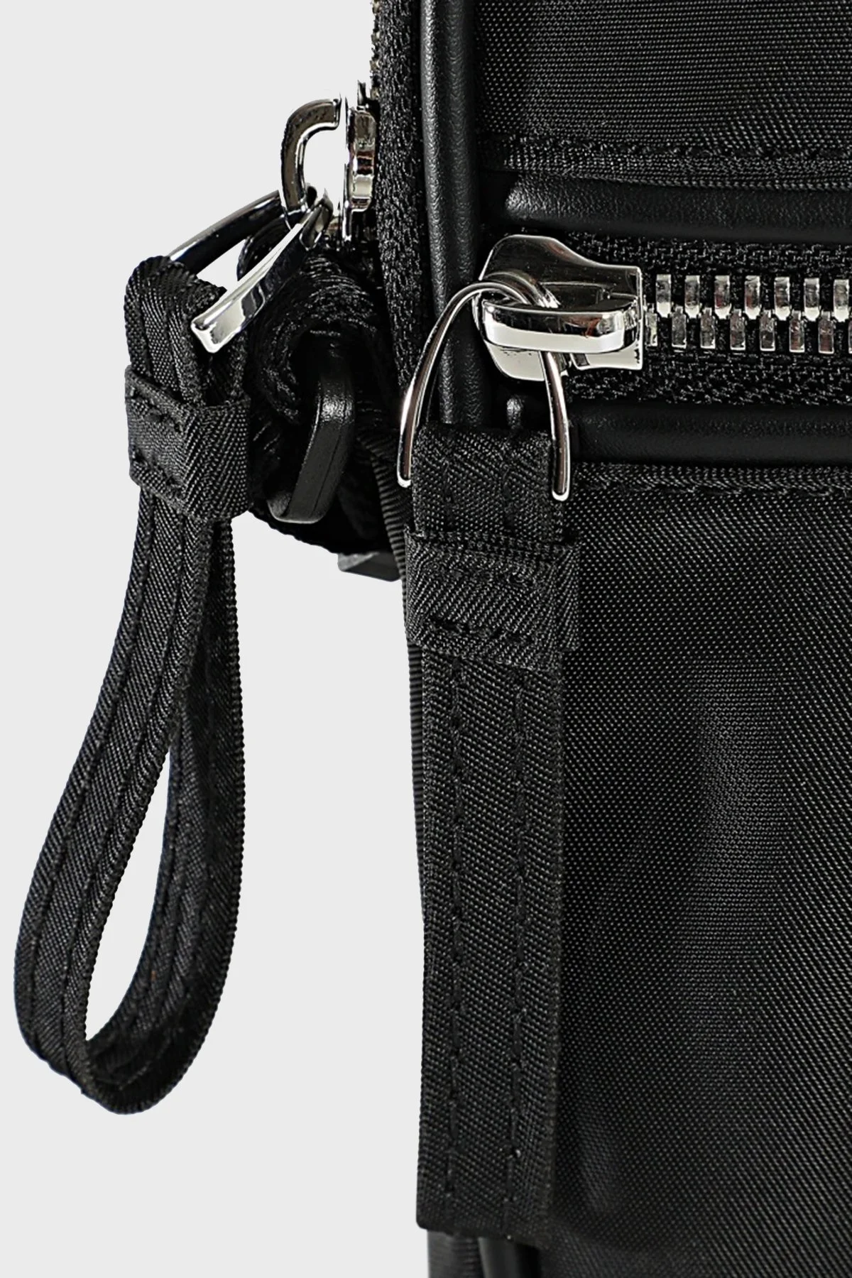 Boss Logolu Ayarlanabilir Askılı Fermuarlı Küçük Erkek Çanta 50512066 001 SİYAH - 4