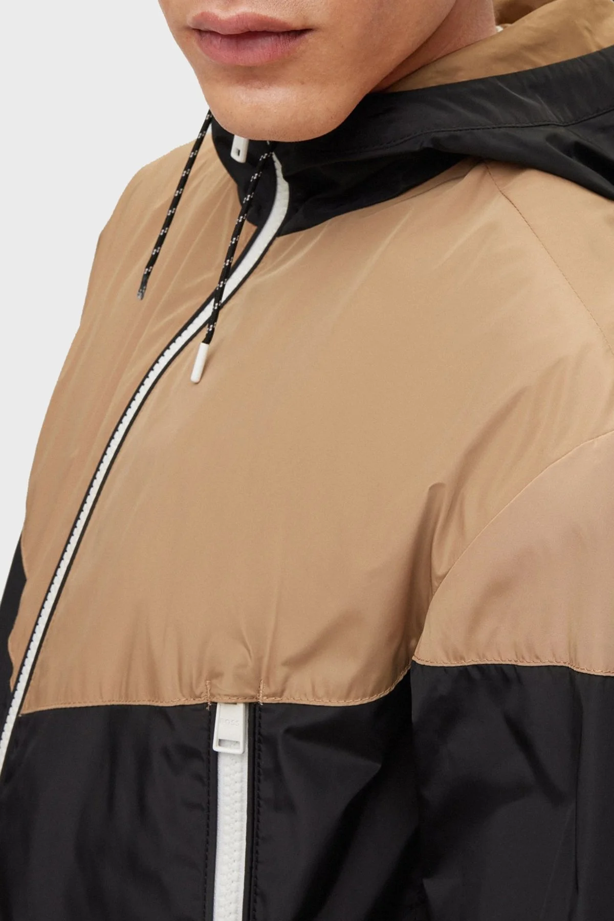 Boss Renk Bloklu Su Tutmaz Kapüşonlu Regular Fit Mevsimlik İnce Erkek Mont 50483934 260 BEJ - 4