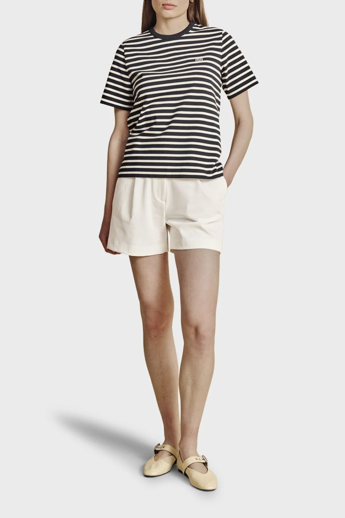 Brooks Brothers % 100 Pamuk Çizgili Bisiklet Yaka Fermuar Detaylı T-Shirt Kadın T Shirt BBSS26FTS003275 LACİVERT-EKRU - 2