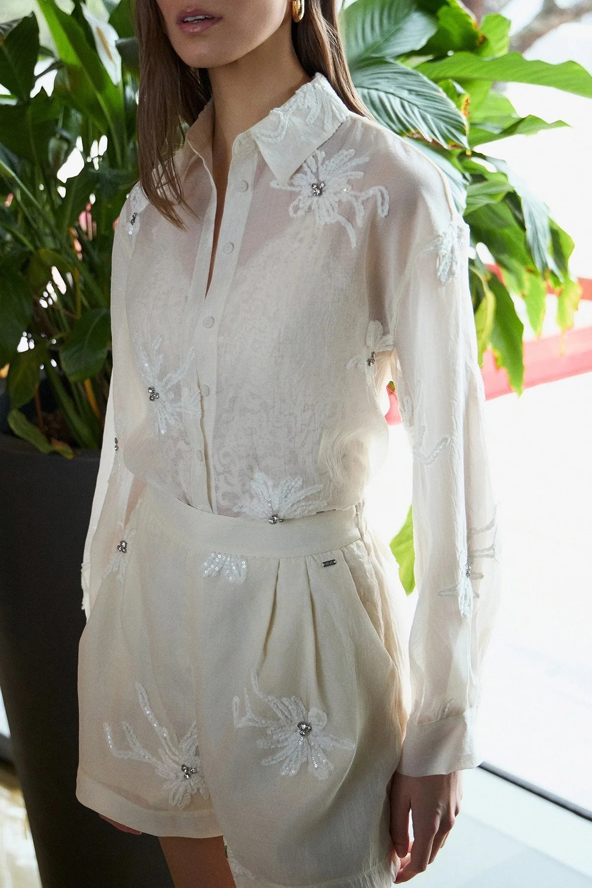 BSB Nakışlı Taş Detaylı Regular Fit Klasik Yaka Bayan Gömlek 053-116021.103 BEJ - 2