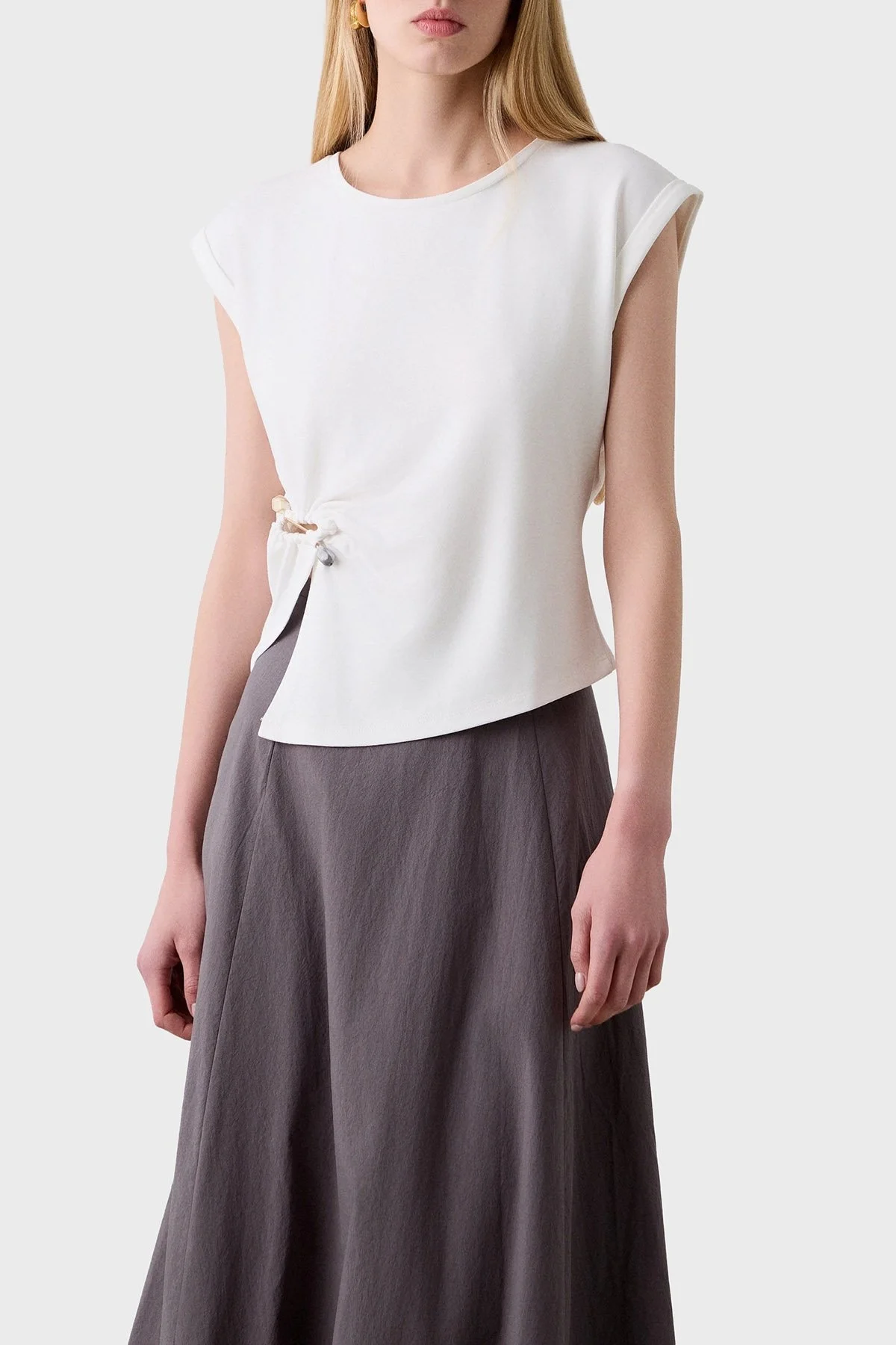 BSB Streç Relaxed Fit Asimetrik Kesim Aksesuar Detaylı Bisiklet Yaka Bayan Bluz 053-210076.004 EKRU - 1