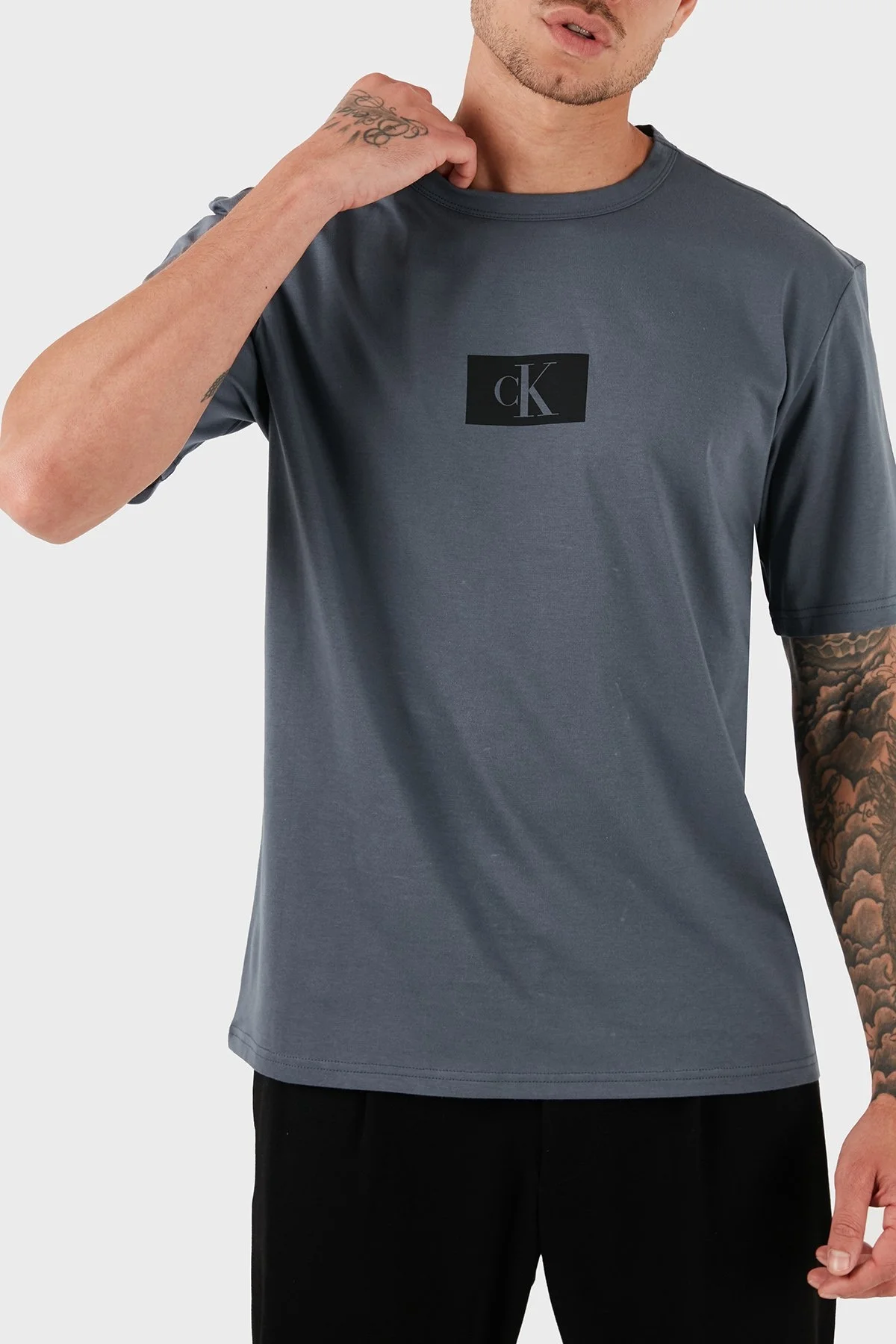 Calvin Klein % 100 Organik Pamuk Regular Fit 000NM2399ECKP Erkek T Shirt 000NM2399E CKP GRİ - 6