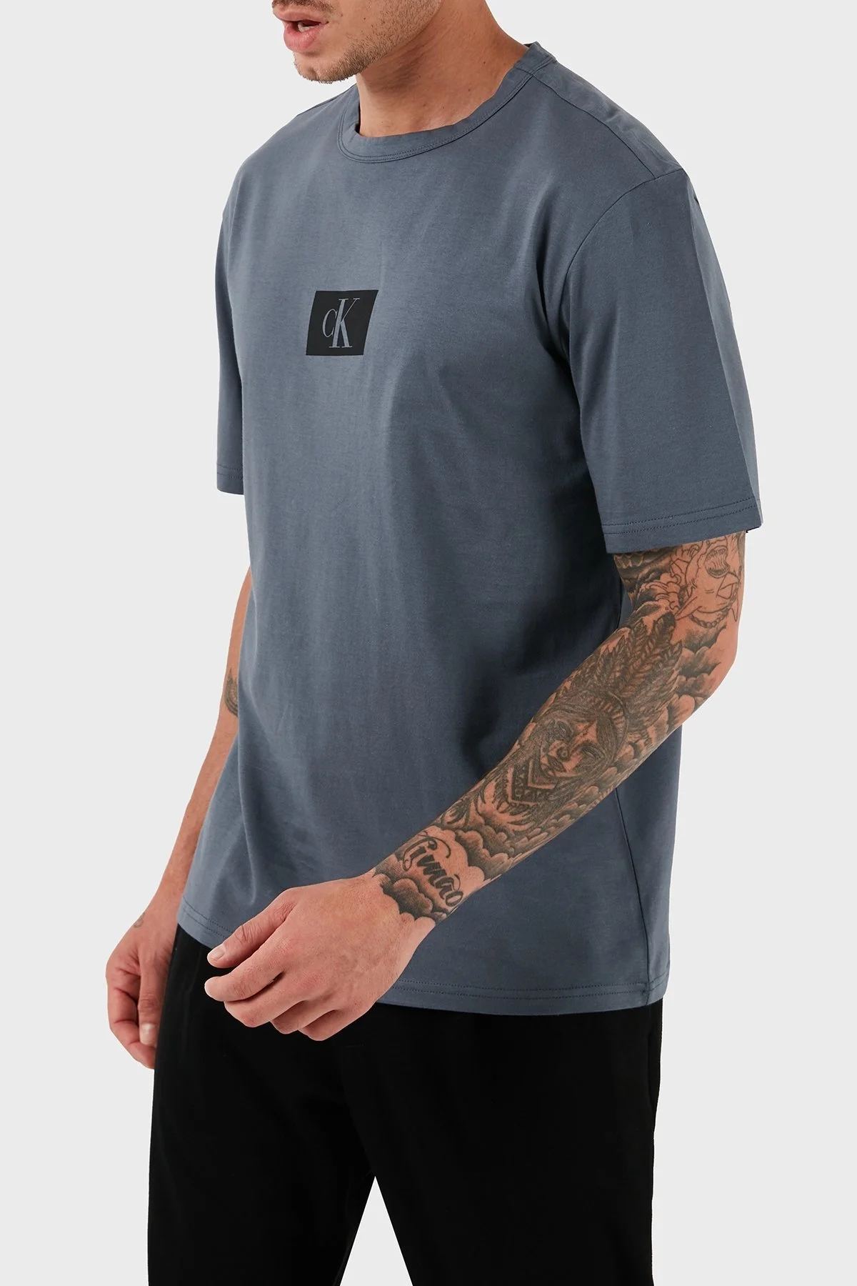Calvin Klein % 100 Organik Pamuk Regular Fit 000NM2399ECKP Erkek T Shirt 000NM2399E CKP GRİ - 9