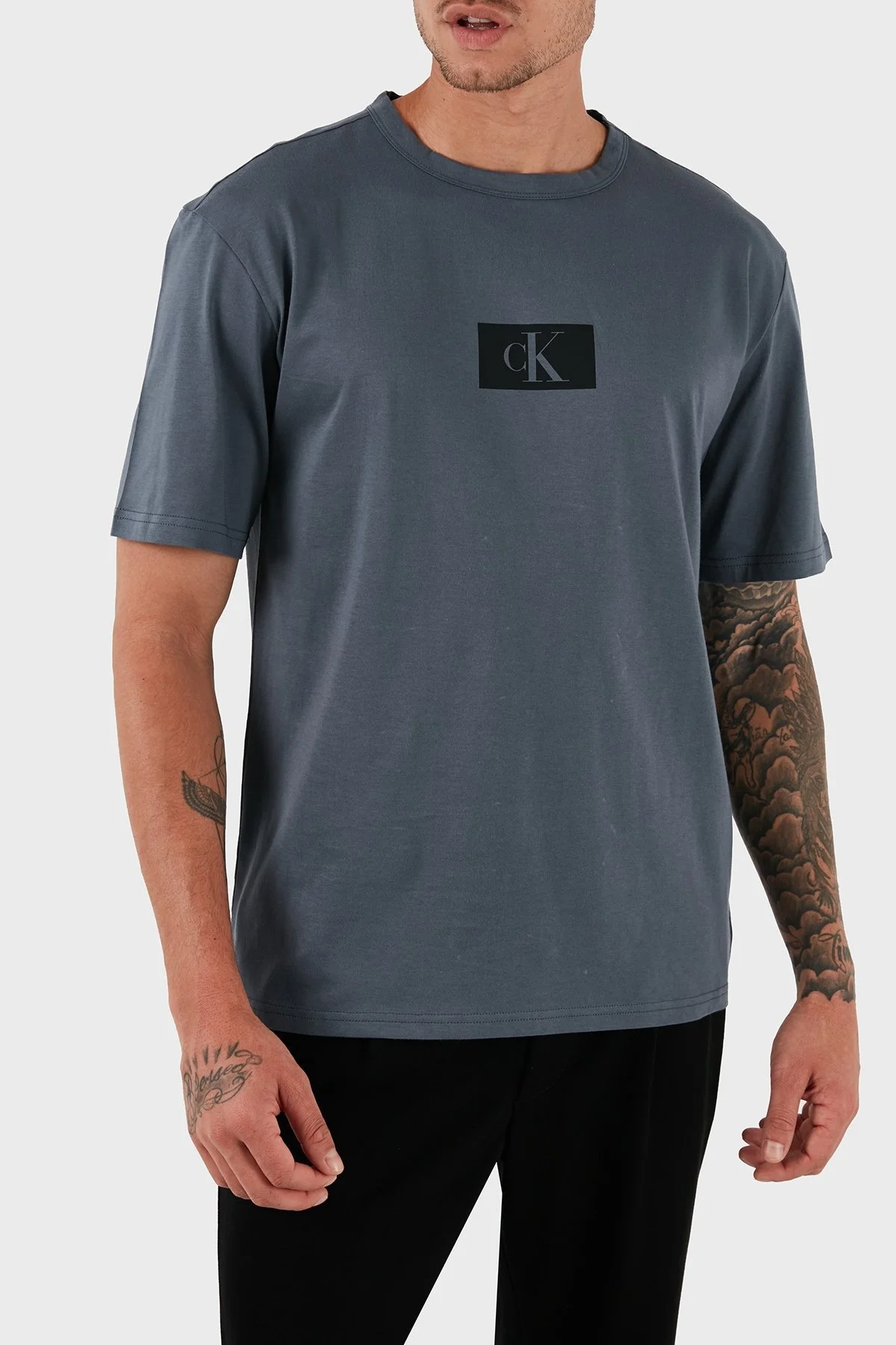Calvin Klein % 100 Organik Pamuk Regular Fit 000NM2399ECKP Erkek T Shirt 000NM2399E CKP GRİ - 10