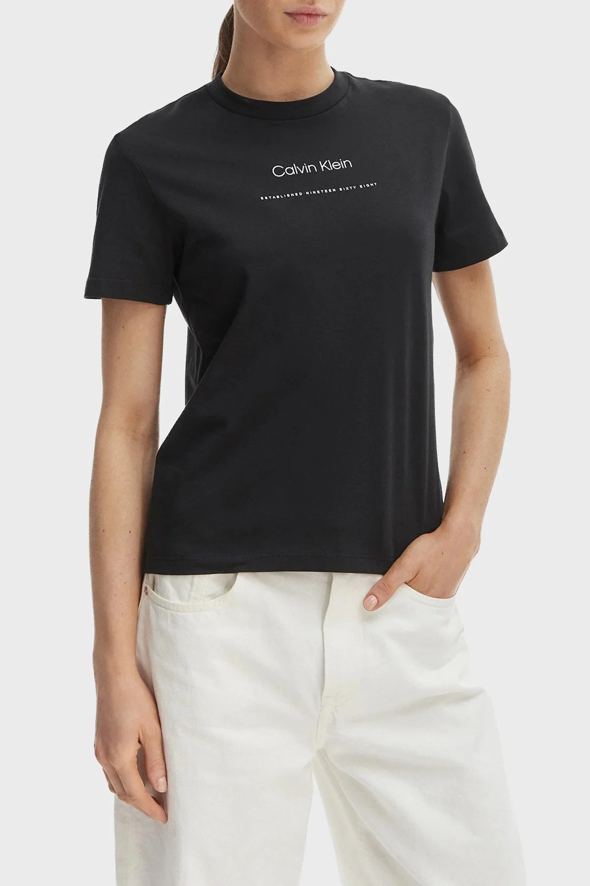 Calvin Klein % 100 Pamuk Bisiklet Yaka Logolu LV047C811GUB1 Kadın T Shirt LV047C811G UB1 SİYAH - 1