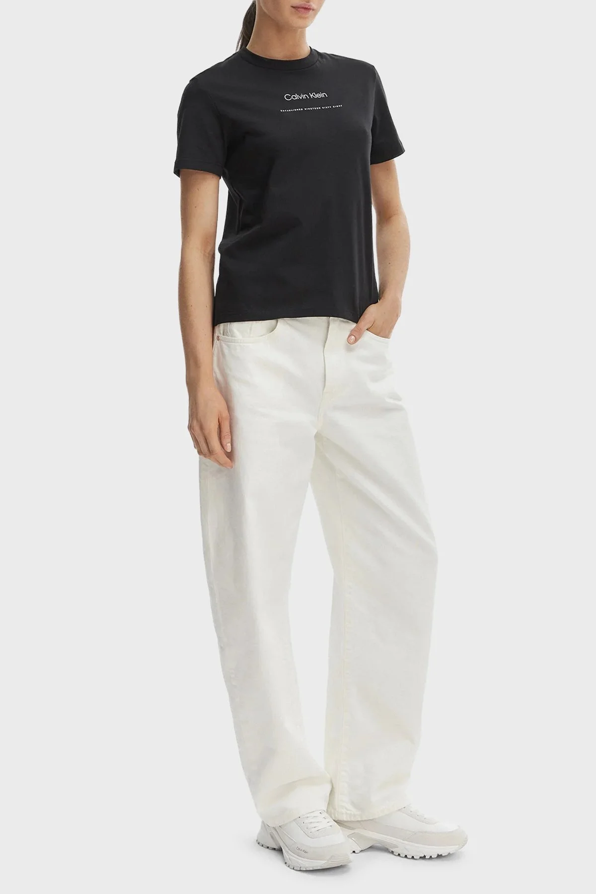 Calvin Klein % 100 Pamuk Bisiklet Yaka Logolu LV047C811GUB1 Kadın T Shirt LV047C811G UB1 SİYAH - 2