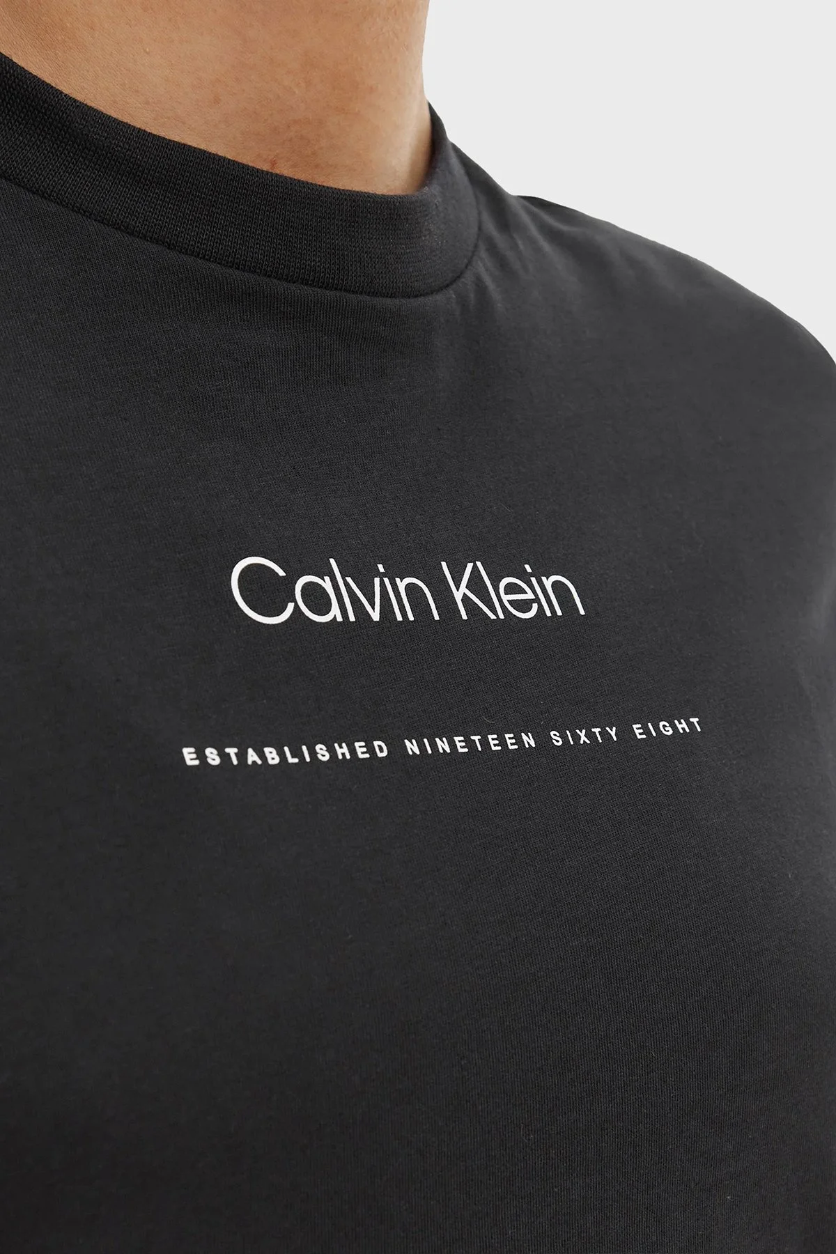 Calvin Klein % 100 Pamuk Bisiklet Yaka Logolu LV047C811GUB1 Kadın T Shirt LV047C811G UB1 SİYAH - 5