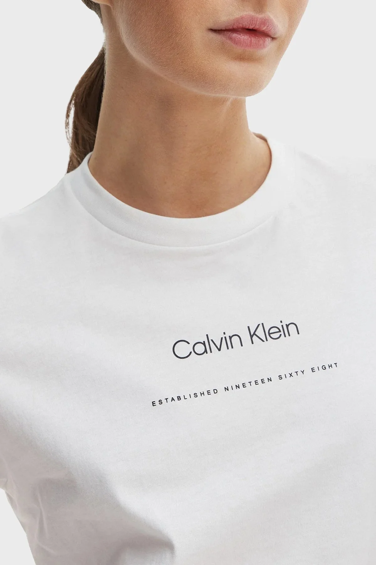 Calvin Klein % 100 Pamuk Bisiklet Yaka Logolu LV047C811GYAF Kadın T Shirt LV047C811G YAF BEYAZ - 4