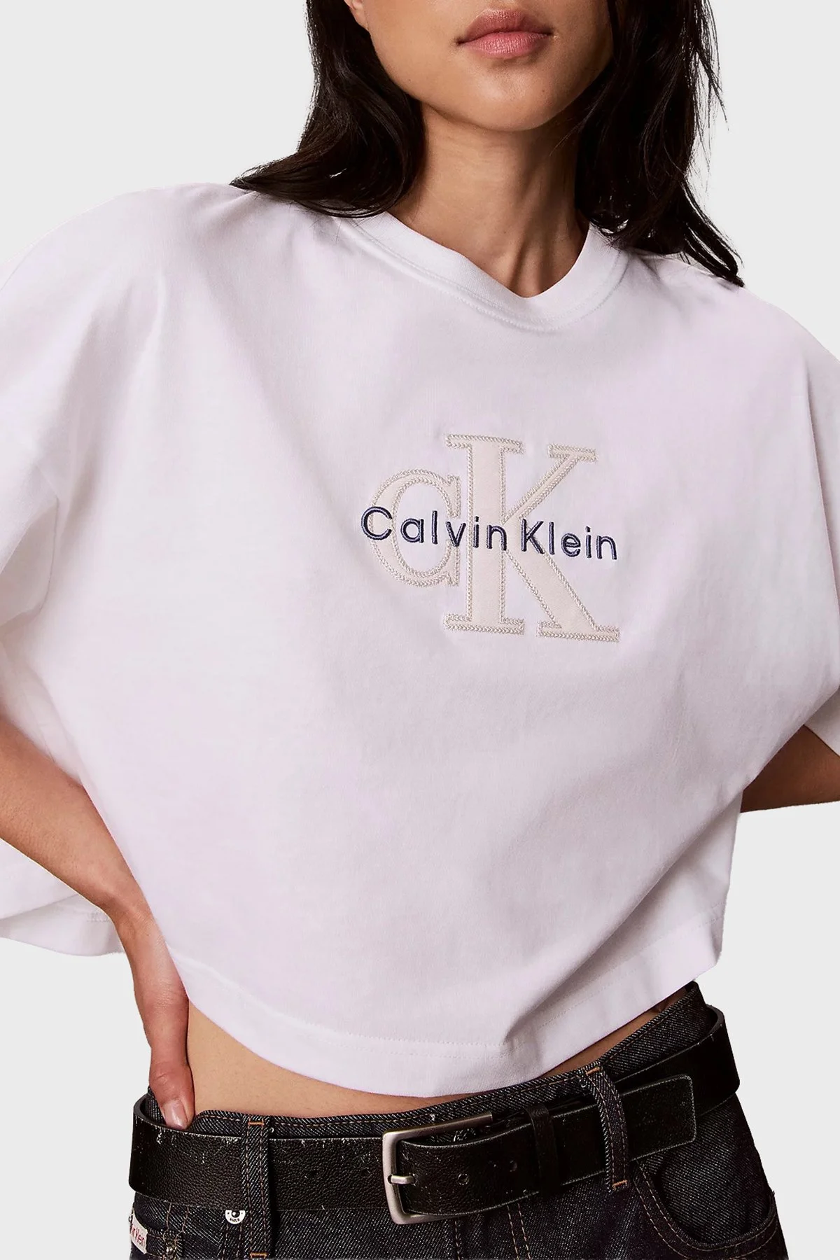 Calvin Klein % 100 Pamuk Boxy Fit Bisiklet Yaka LV047H820GYAF Kadın T Shirt LV047H820G YAF Beyaz - 4