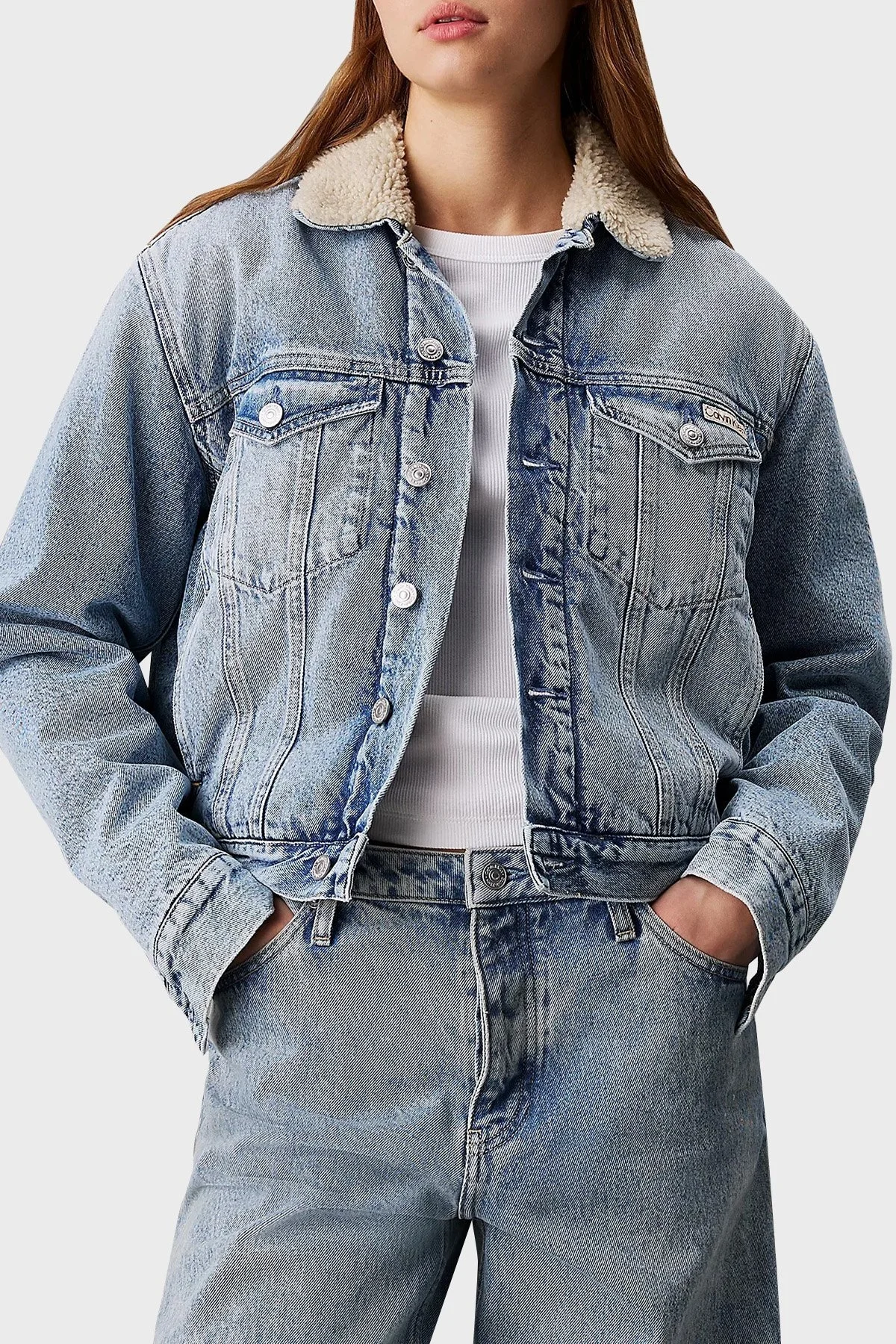 Calvin Klein % 100 Pamuk Logolu Regular Fit Kısa J20J2240961A4 Bayan Kot Ceket J20J224096 1A4 AÇIK MAVİ - 5