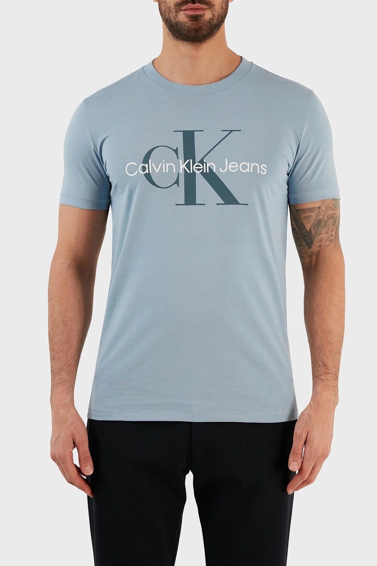 Calvin Klein % 100 Pamuk Logolu Slim Fit Bisiklet Yaka Erkek T Shirt J30J320806 DAR MAVİ - 1
