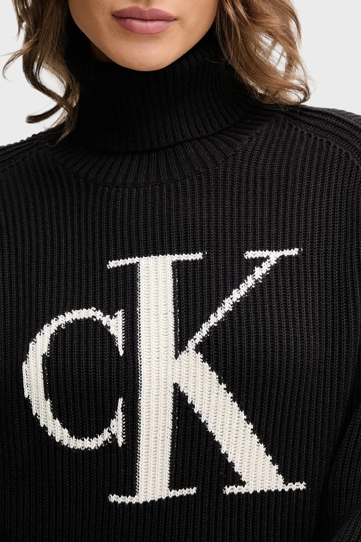 Calvin Klein % 100 Pamuk Loose Fit Balıkçı Yaka Logolu LV047D349GUB1 Bayan Kazak LV047D349G UB1 SİYAH - 4