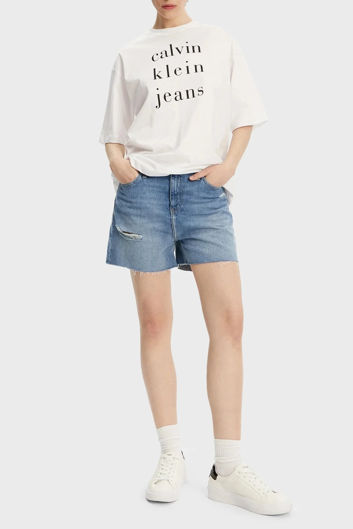 Calvin Klein % 100 Pamuk Mom Fit Kot J20J2251591AA Bayan Short J20J225159 1AA MAVİ - 6