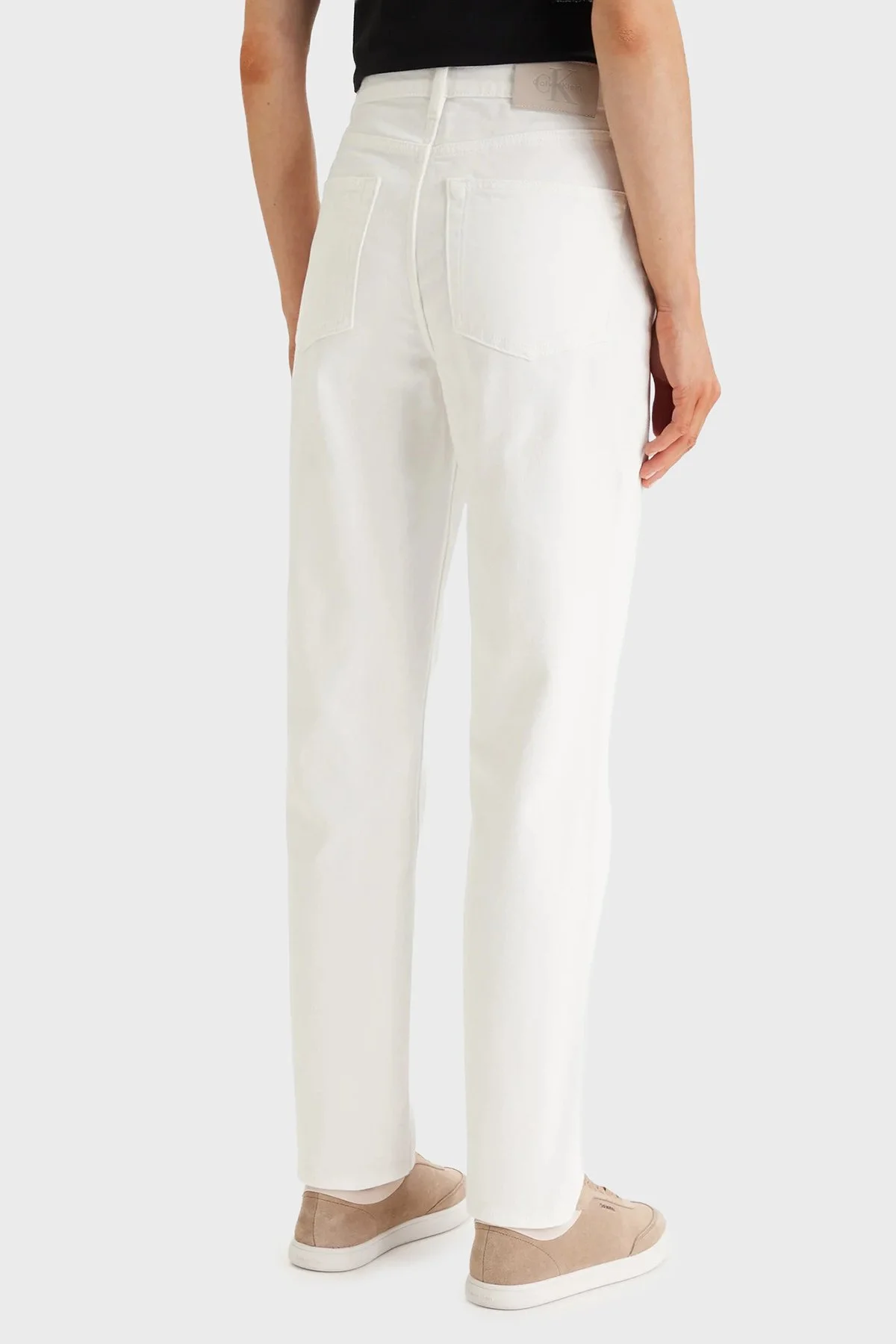 Calvin Klein % 100 Pamuk Mom Fit Yüksek Bel Jeans LV047F703GASN Bayan Kot Pantolon LV047F703G ASN BEYAZ - 3