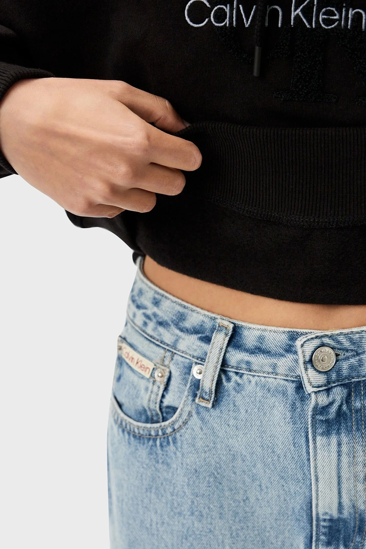 Calvin Klein % 100 Pamuk Oversize Fit Kapüşonlu Crop J20J224170BEH Bayan Sweat J20J224170 BEH SİYAH - 5