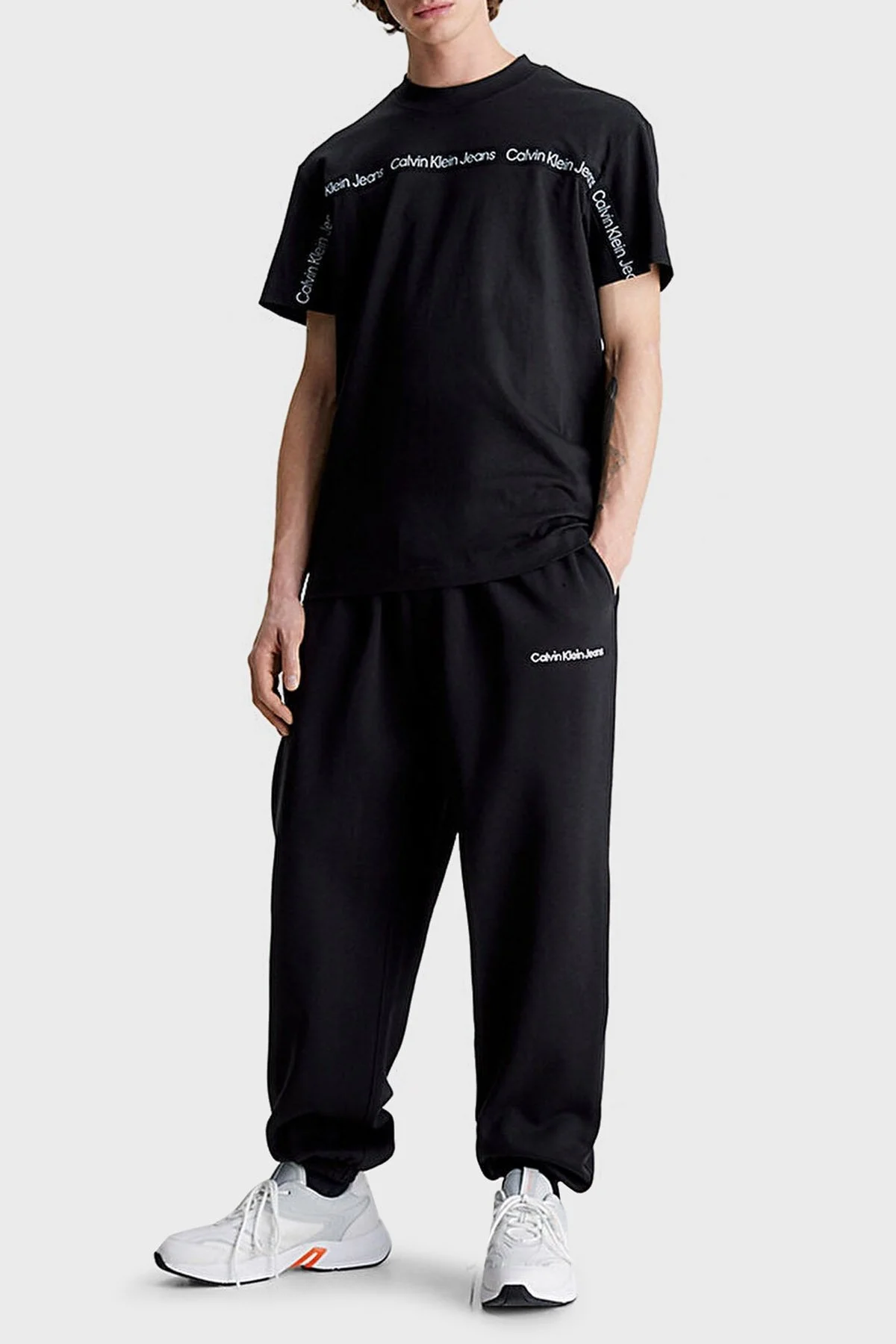 Calvin Klein % 100 Pamuk Regular Fit Bisiklet Yaka Erkek T Shirt J30J323253 BEH SİYAH - 2