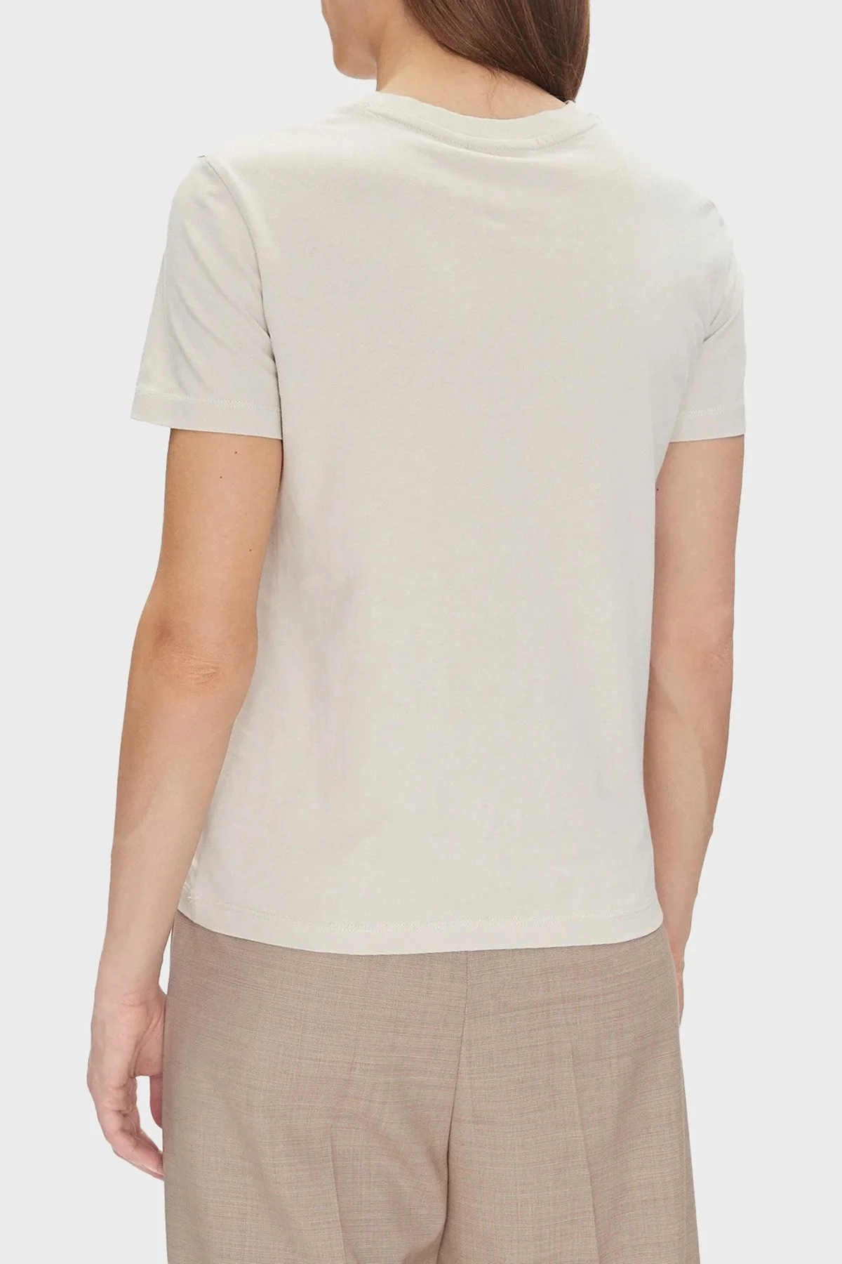 Calvin Klein % 100 Pamuk Regular Fit Bisiklet Yaka J20J225243ADA Bayan T Shirt J20J225243 ADA KREM - 8