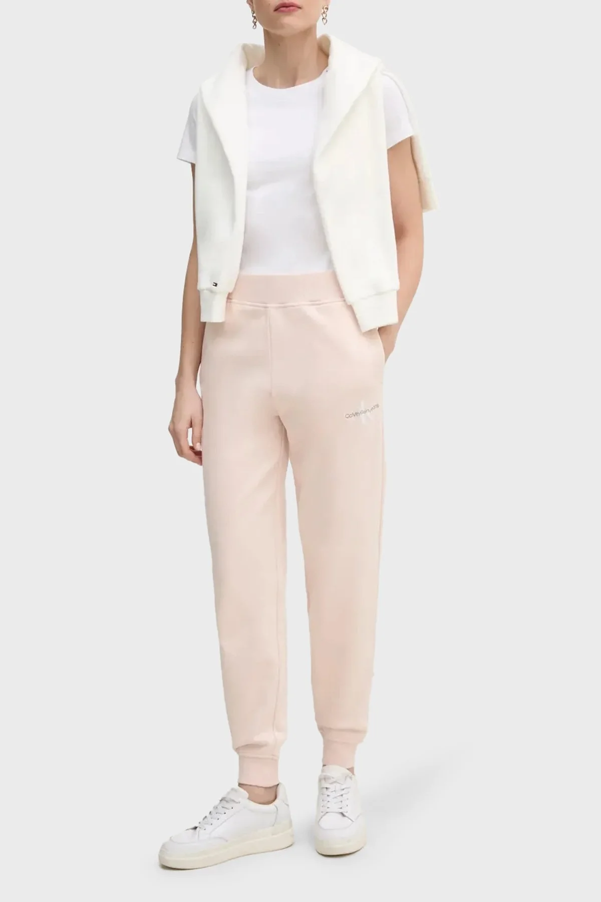 Calvin Klein % 100 Pamuk Regular Fit Bisiklet Yaka J20J225540YAA Bayan T Shirt J20J225540 YAA BEYAZ - 6