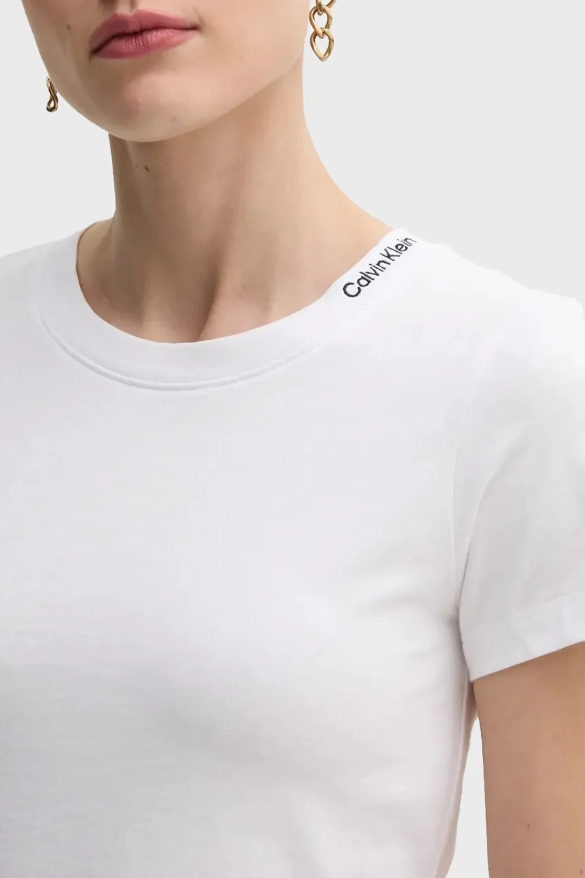 Calvin Klein % 100 Pamuk Regular Fit Bisiklet Yaka J20J225540YAA Bayan T Shirt J20J225540 YAA BEYAZ - 8