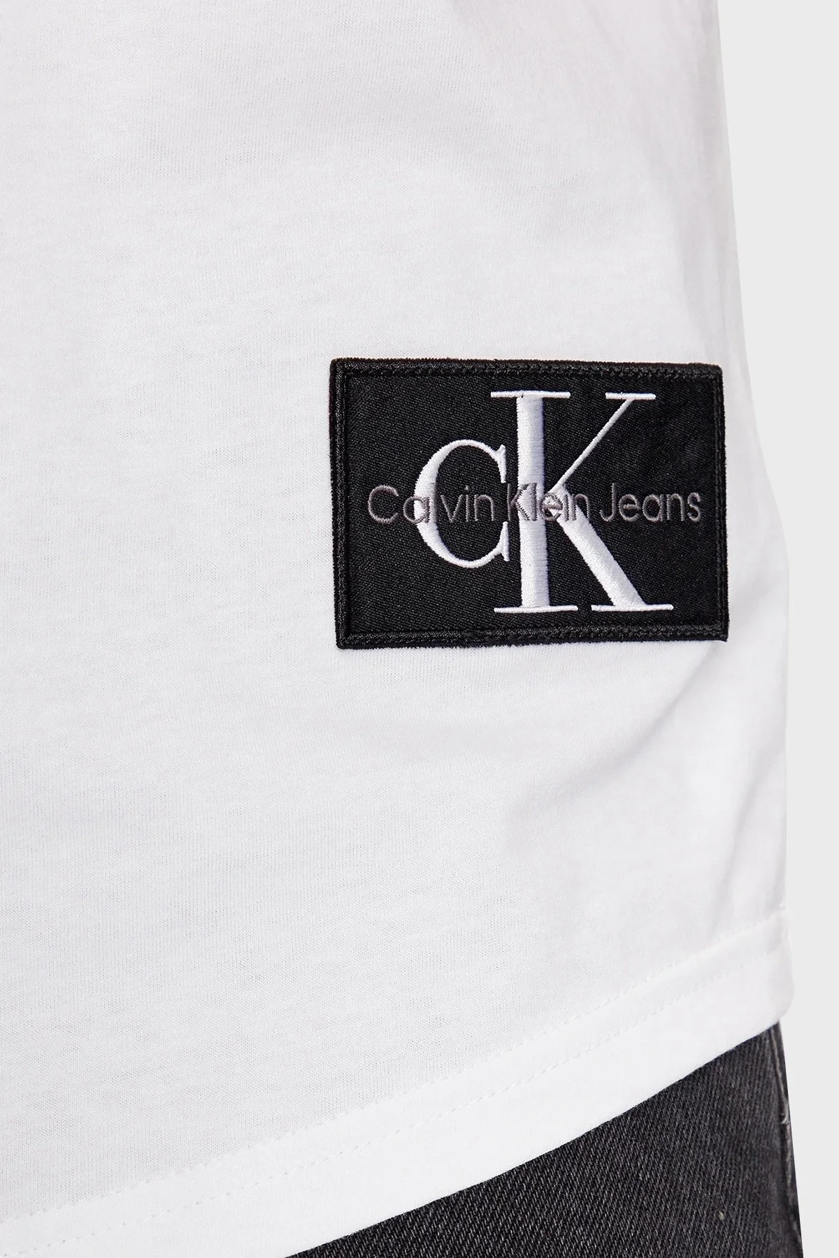 Calvin Klein % 100 Pamuk Regular Fit Bisiklet Yaka J30J323482YAF Erkek T Shirt J30J323482 YAF BEYAZ - 10
