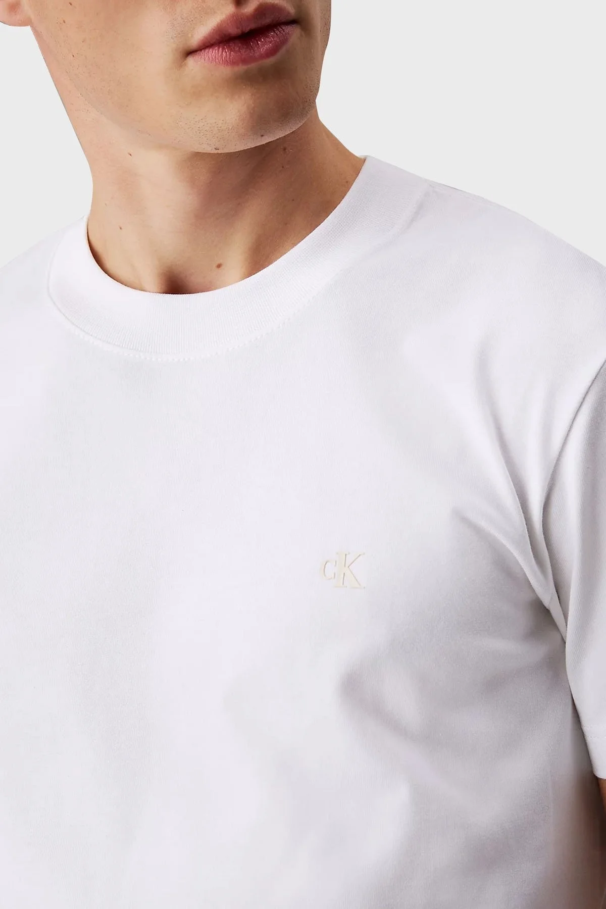 Calvin Klein % 100 Pamuk Regular Fit Bisiklet Yaka J30J326683YAF Erkek T Shirt J30J326683 YAF BEYAZ - 8