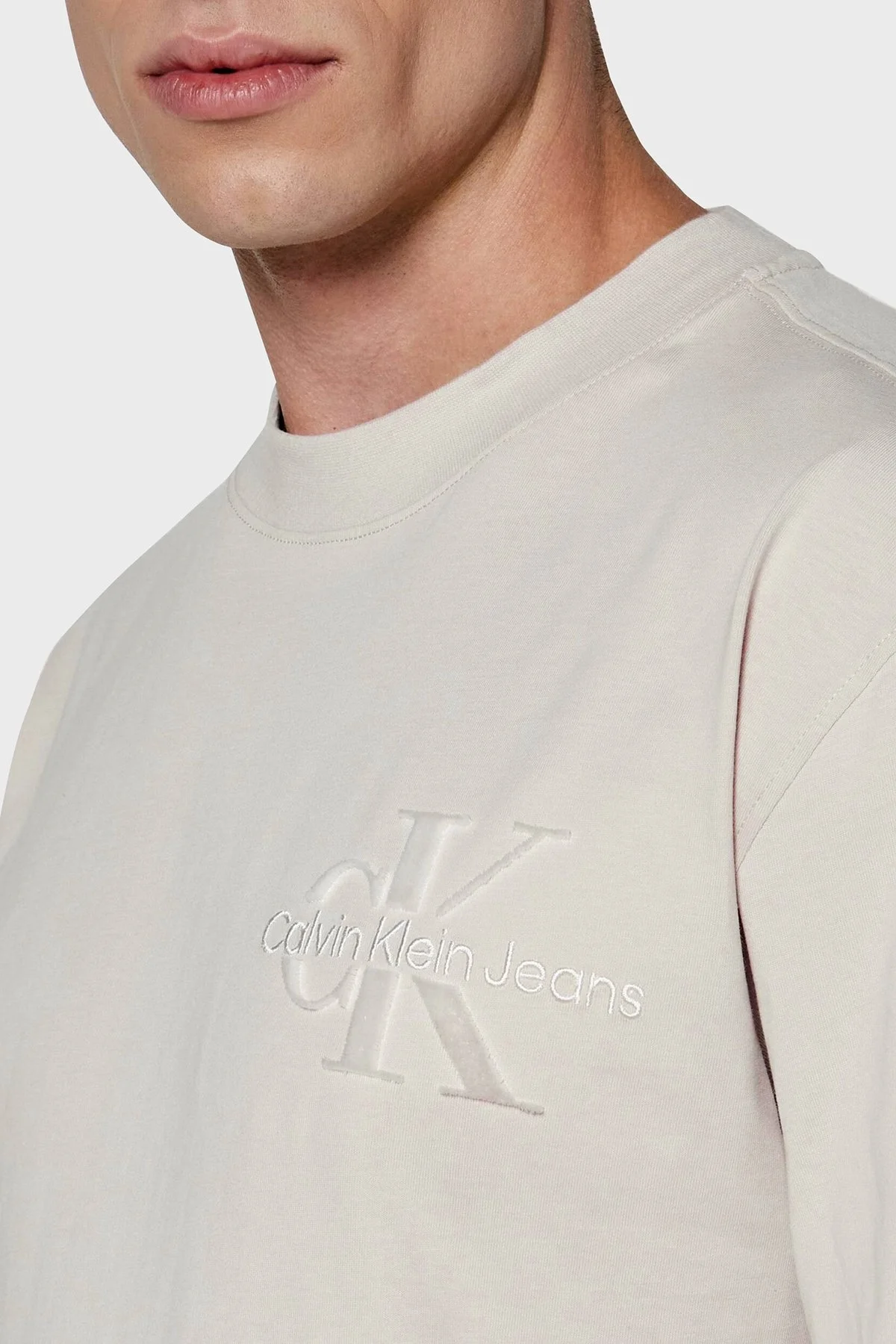 Calvin Klein % 100 Pamuk Regular Fit Bisiklet Yaka J30J327107PDH Erkek T Shirt J30J327107 PDH AÇIK GRİ - 4