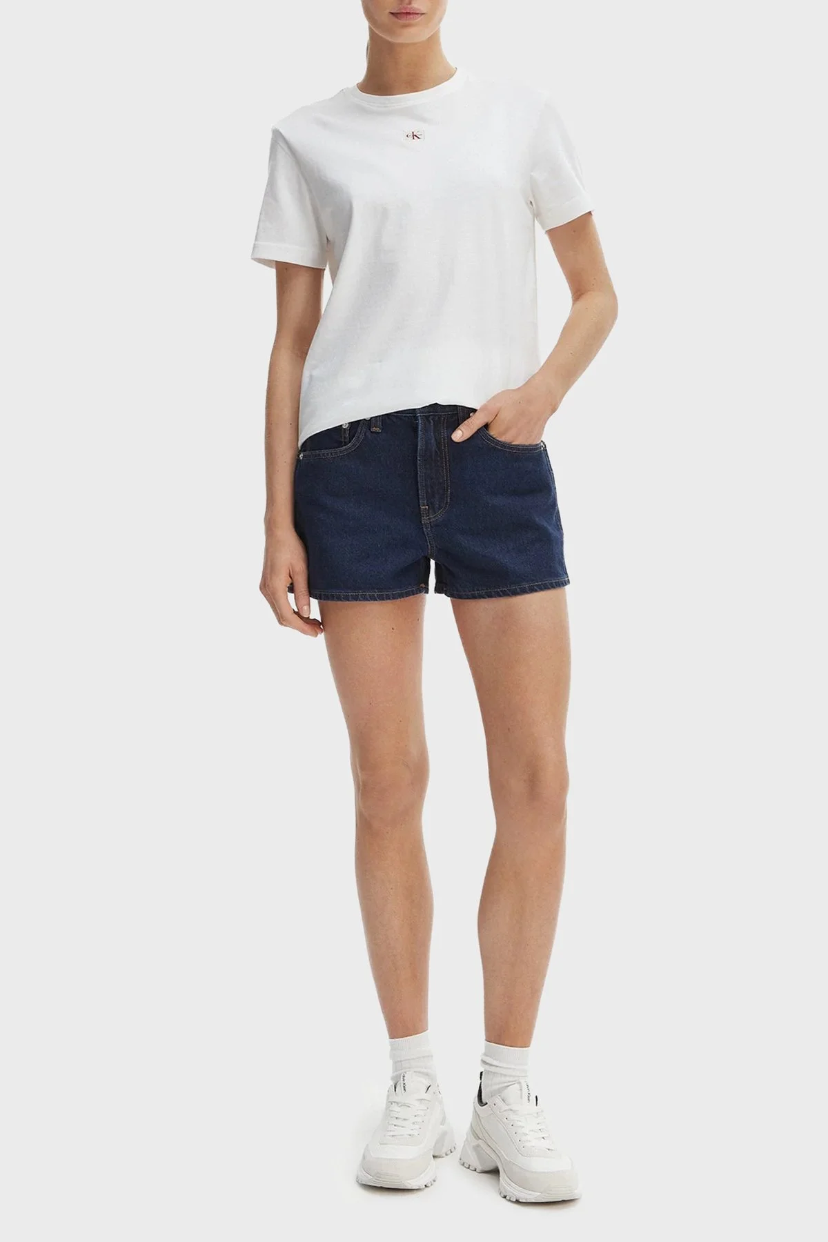 Calvin Klein % 100 Pamuk Regular Fit Bisiklet Yaka Logolu Kadın T Shirt LV047F227G YAF BEYAZ - 2