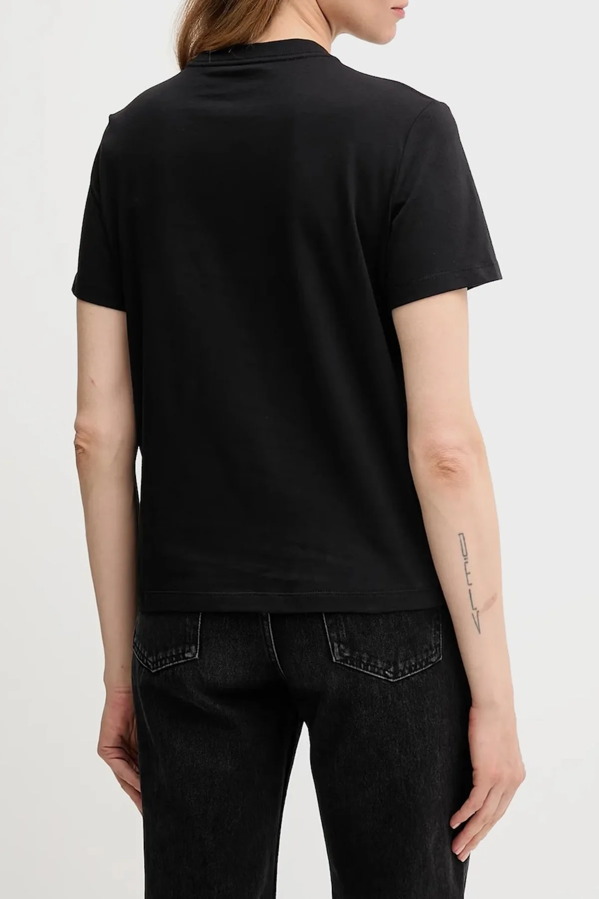 Calvin Klein % 100 Pamuk Regular Fit Bisiklet Yaka Logolu LV047C863GUB1 Bayan T Shirt LV047C863G UB1 SİYAH - 2
