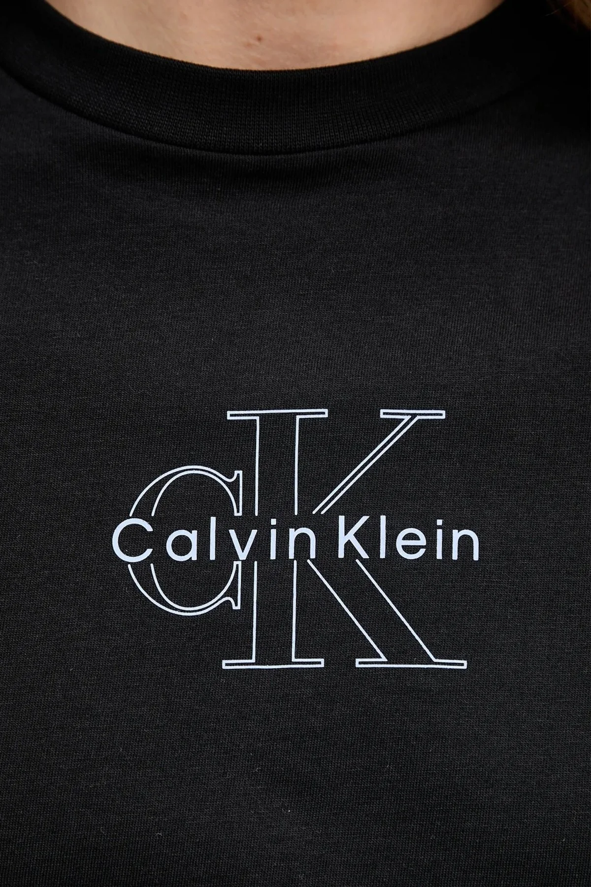 Calvin Klein % 100 Pamuk Regular Fit Bisiklet Yaka Logolu LV047C863GUB1 Bayan T Shirt LV047C863G UB1 SİYAH - 4