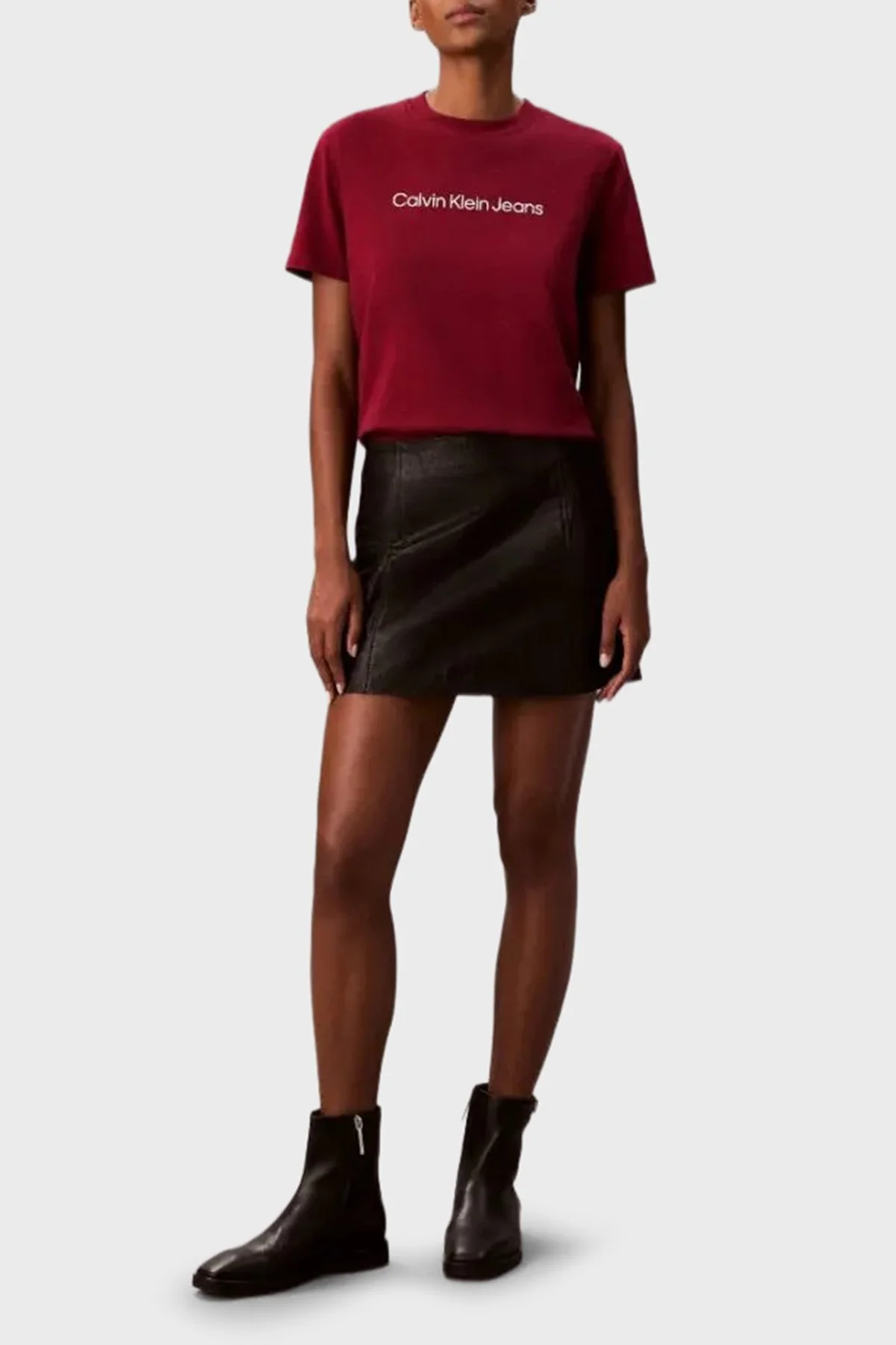 Calvin Klein % 100 Pamuk Regular Fit Bisiklet Yaka Logolu LV047C912GWFK Bayan T Shirt LV047C912G WFK BORDO - 2