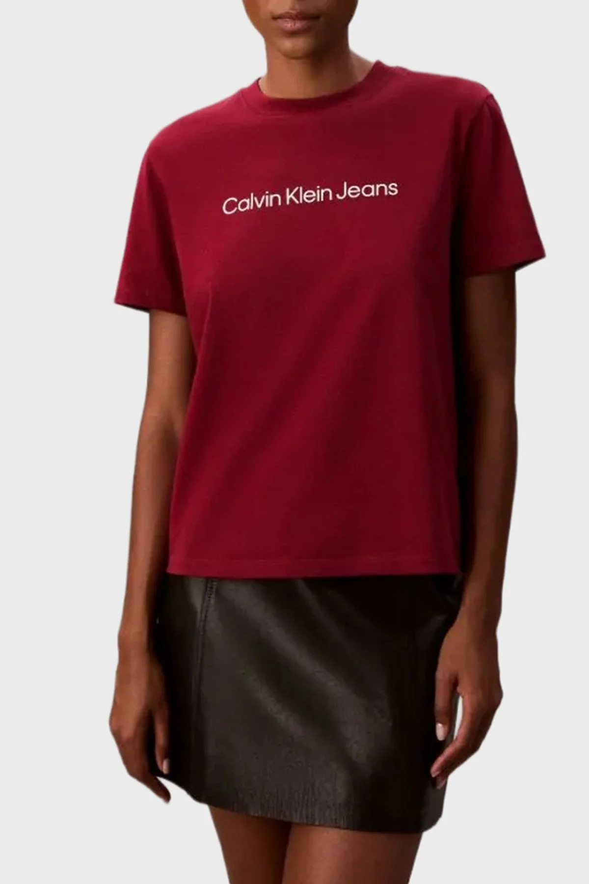 Calvin Klein % 100 Pamuk Regular Fit Bisiklet Yaka Logolu LV047C912GWFK Bayan T Shirt LV047C912G WFK BORDO - 4