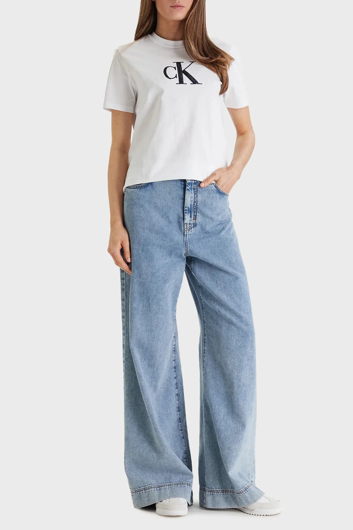 Calvin Klein % 100 Pamuk Regular Fit Bisiklet Yaka LV044E215GYAA Bayan T Shirt LV044E215G YAA BEYAZ - 1